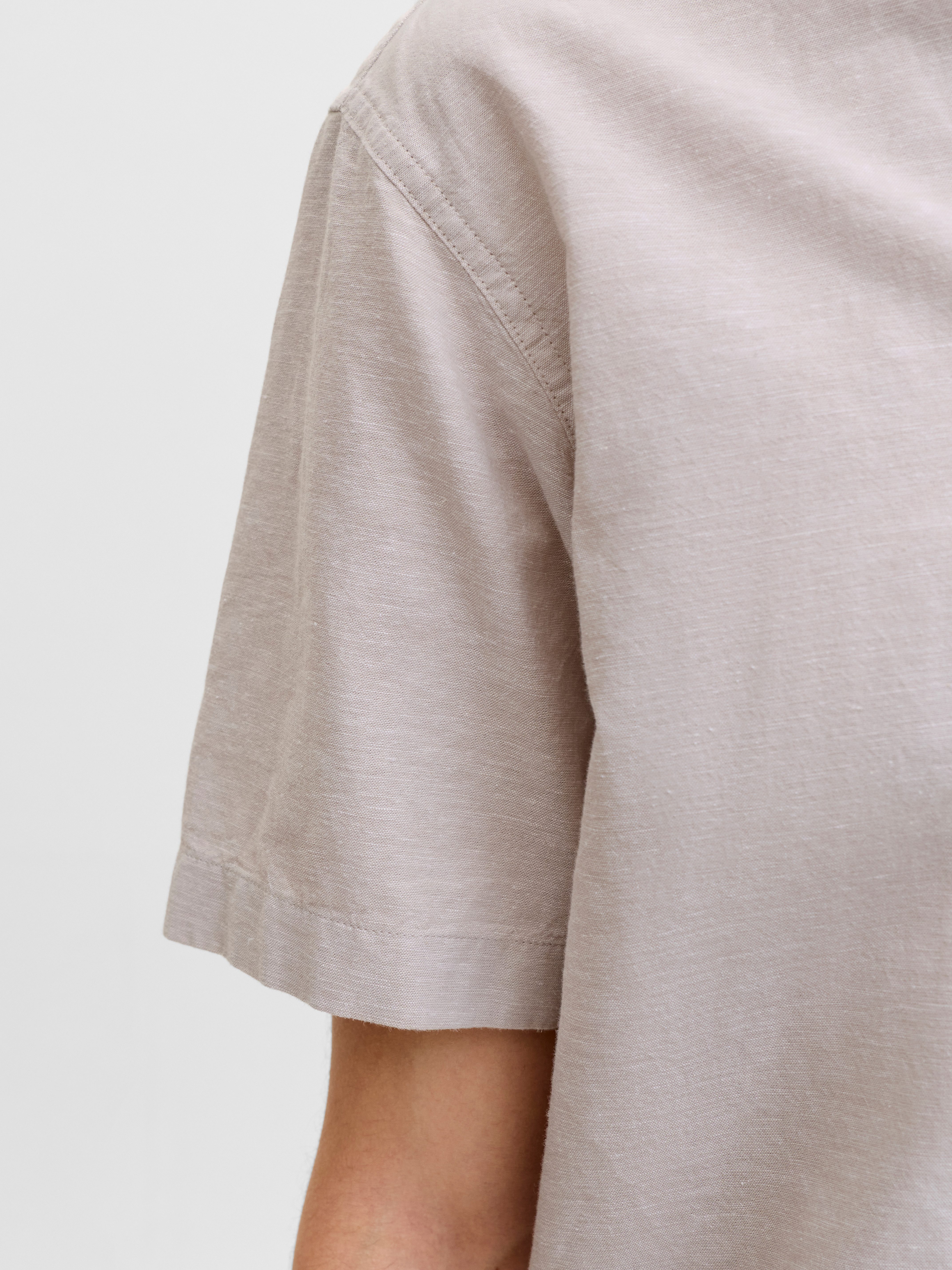 Jack & Jones PlusSize Kurzarmhemd JJEBREEZE LINEN BLEND SHIRT S/S SN PLS mit Leinen, regular fit