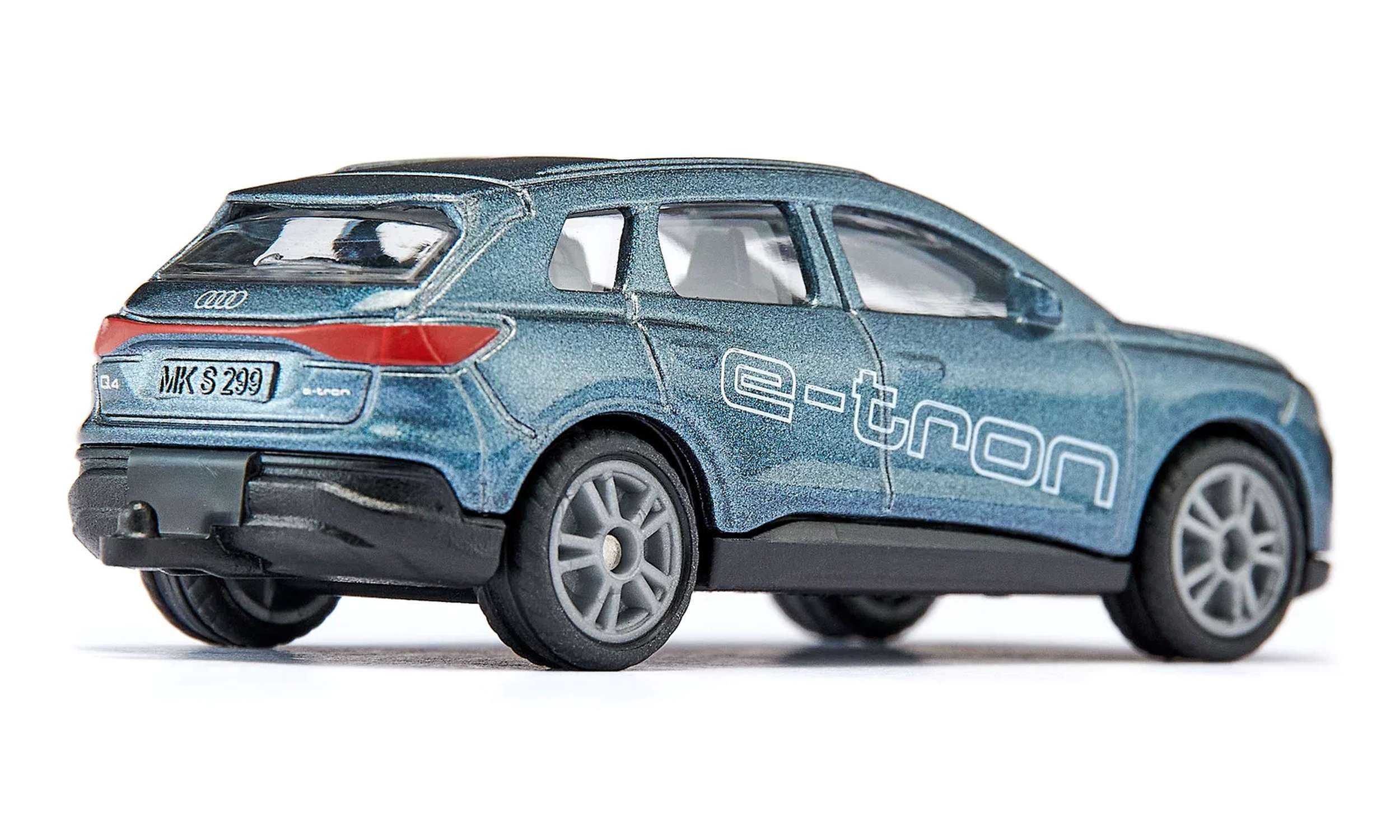 Siku Spielzeug-Auto Audi Q4 e-tron SUV Modell mit Anhängerkupplung, Anhängerkupplung, realistische Lackierung, Metall-Karosserie