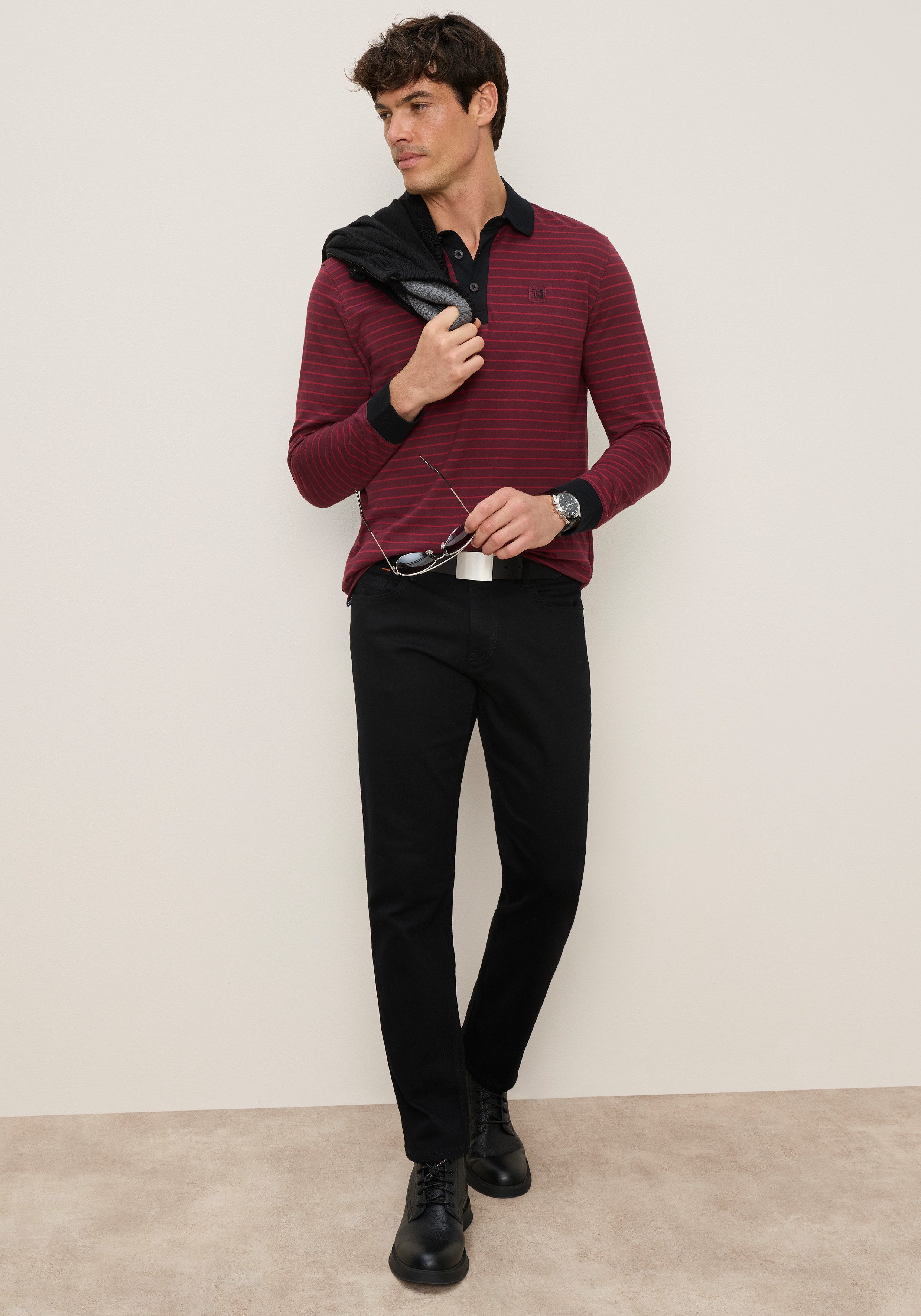 Zum Outfit 12