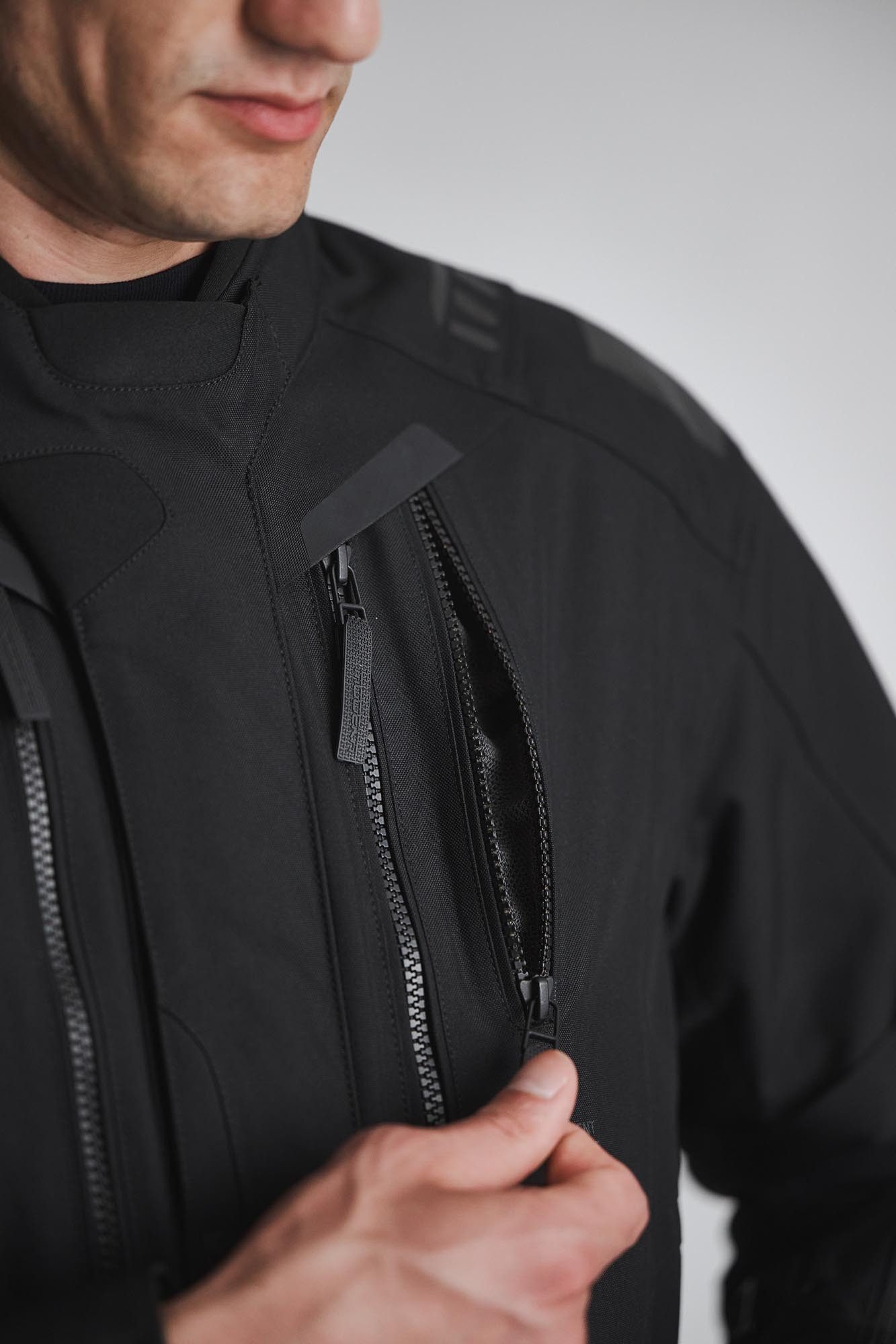 Modeka Motorradjacke Striker III Motorrad-Textiljacke Airbag vorbereitet,Verbindungsreißverschluss,Ellenbogenprotektore