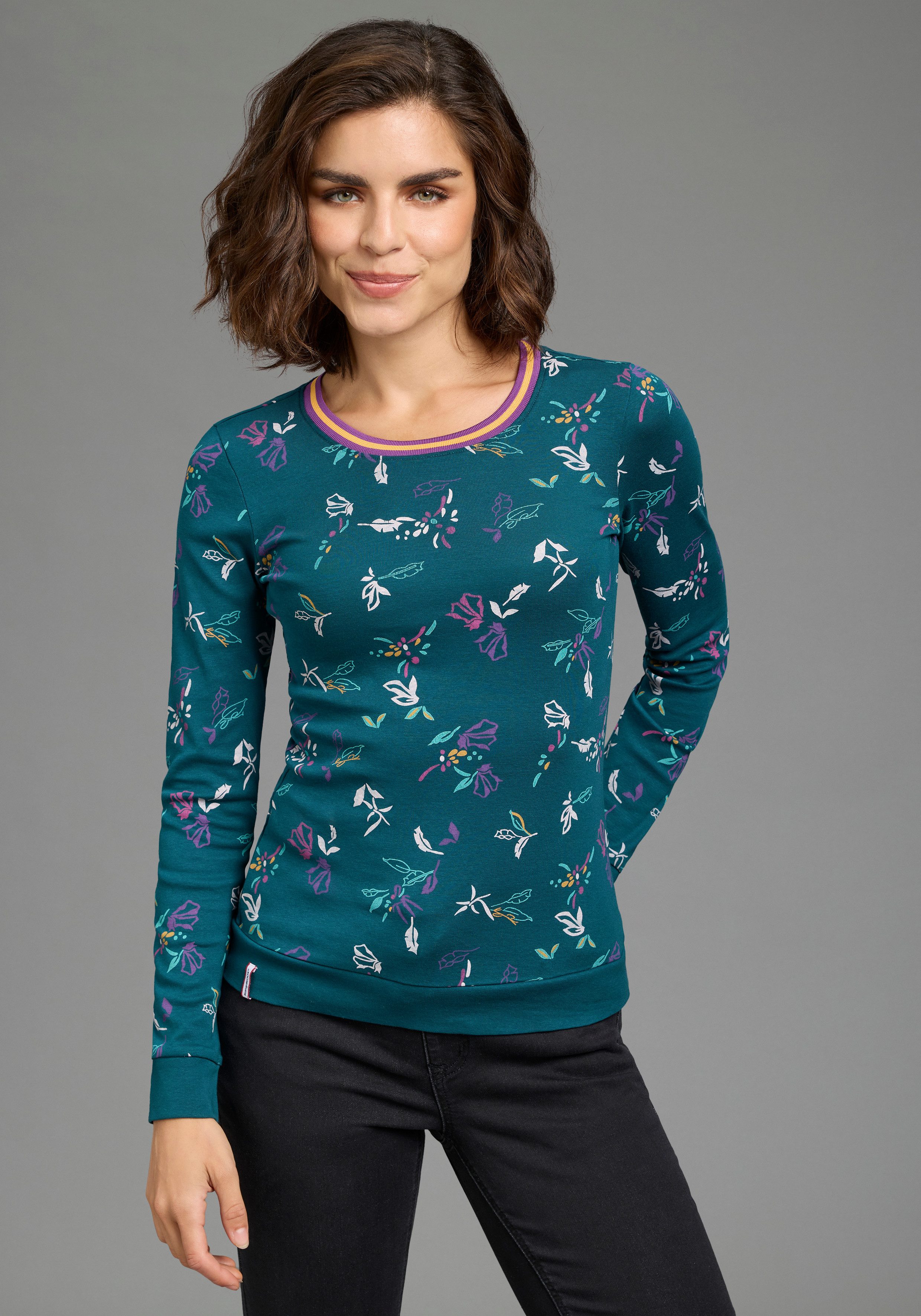 KangaROOS Langarmshirt mit Rundhals, sehr figurbetonte Passform, hüftbedeckende Länge. € 29,99, (€ 29,99 pro 1 Stk).