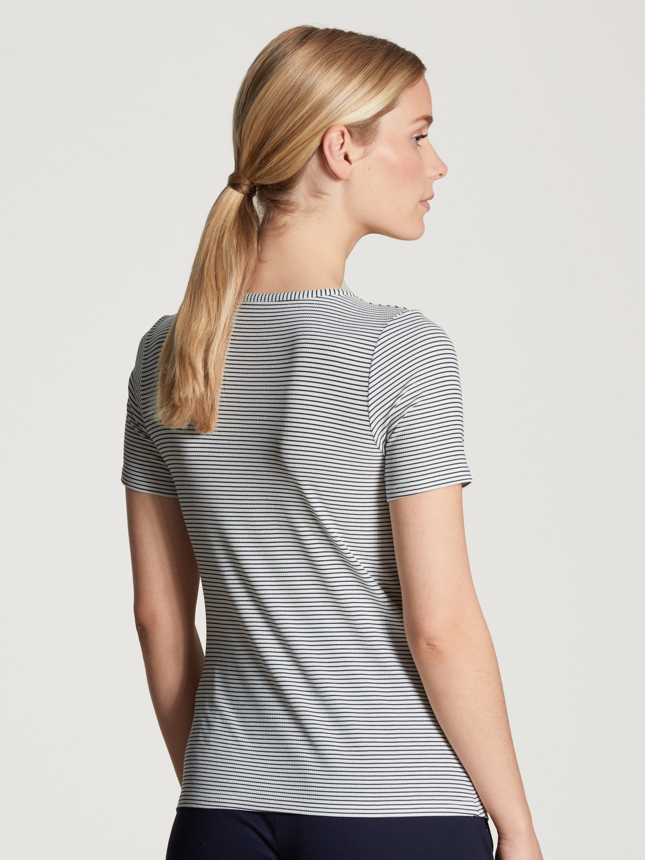 CALIDA Kurzarmshirt Favourites Damen (1-tlg) V-Ausschnitt, Feinripp, Knopfleiste, thermoregulierend, kühlend