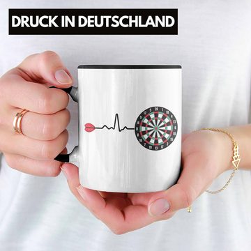 Trendation Tasse Trendation - Dart Herzschlag Geschenk Tasse Kaffeetasse Dartspieler Geschenkidee Darts Geschenke für Männer Frauen