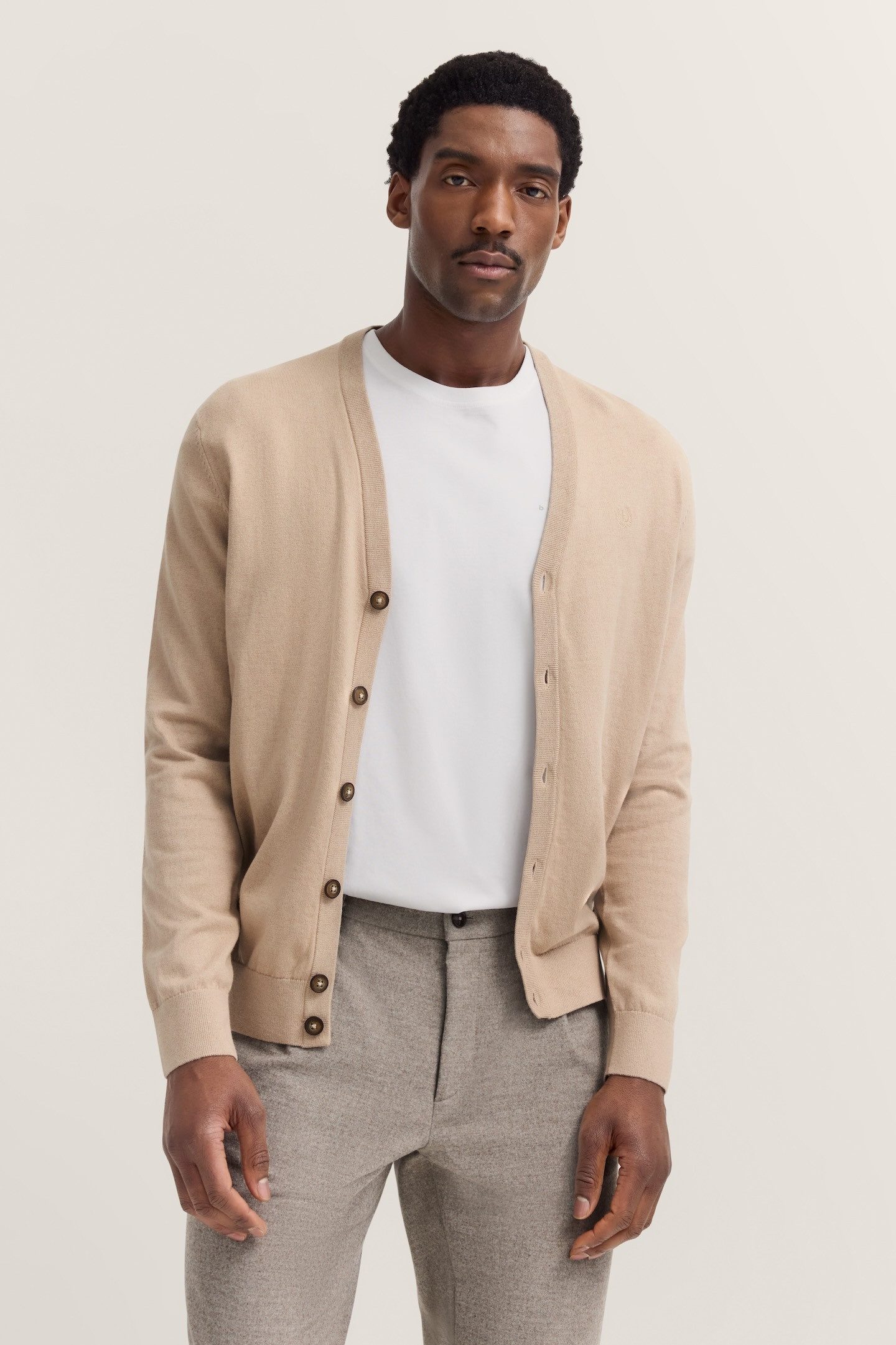 bugatti Cardigan Modern Fit mit V-Ausschnitt aus Baumwolle-Kaschmir
