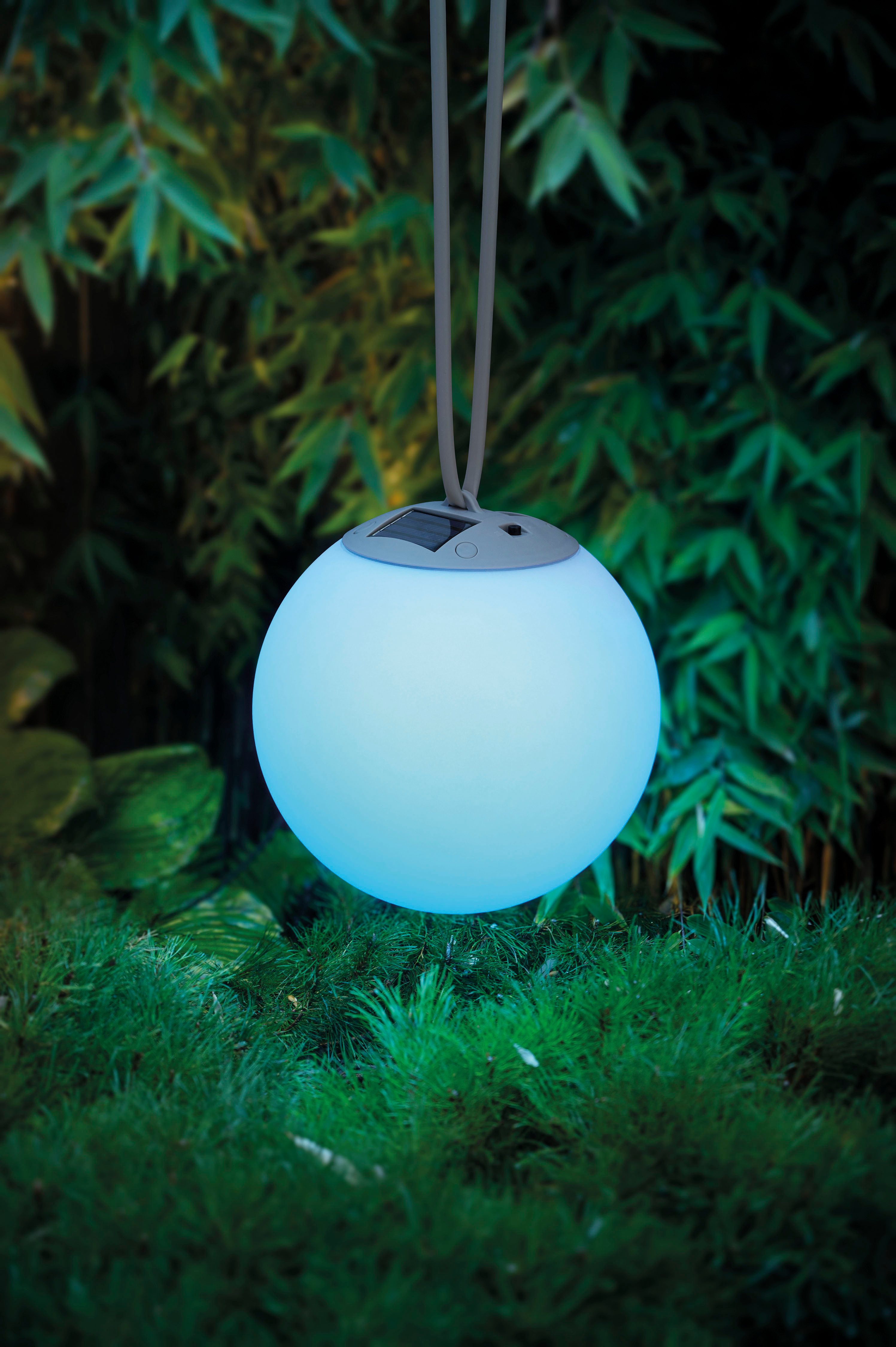 OTTO home LED Solarleuchte Ollira, LED-Solar Kugel Ø 20 cm, hängend, RGB, Tageslichtsensor, LED fest integriert, Warmweiß, RGB, mit Aufhänung