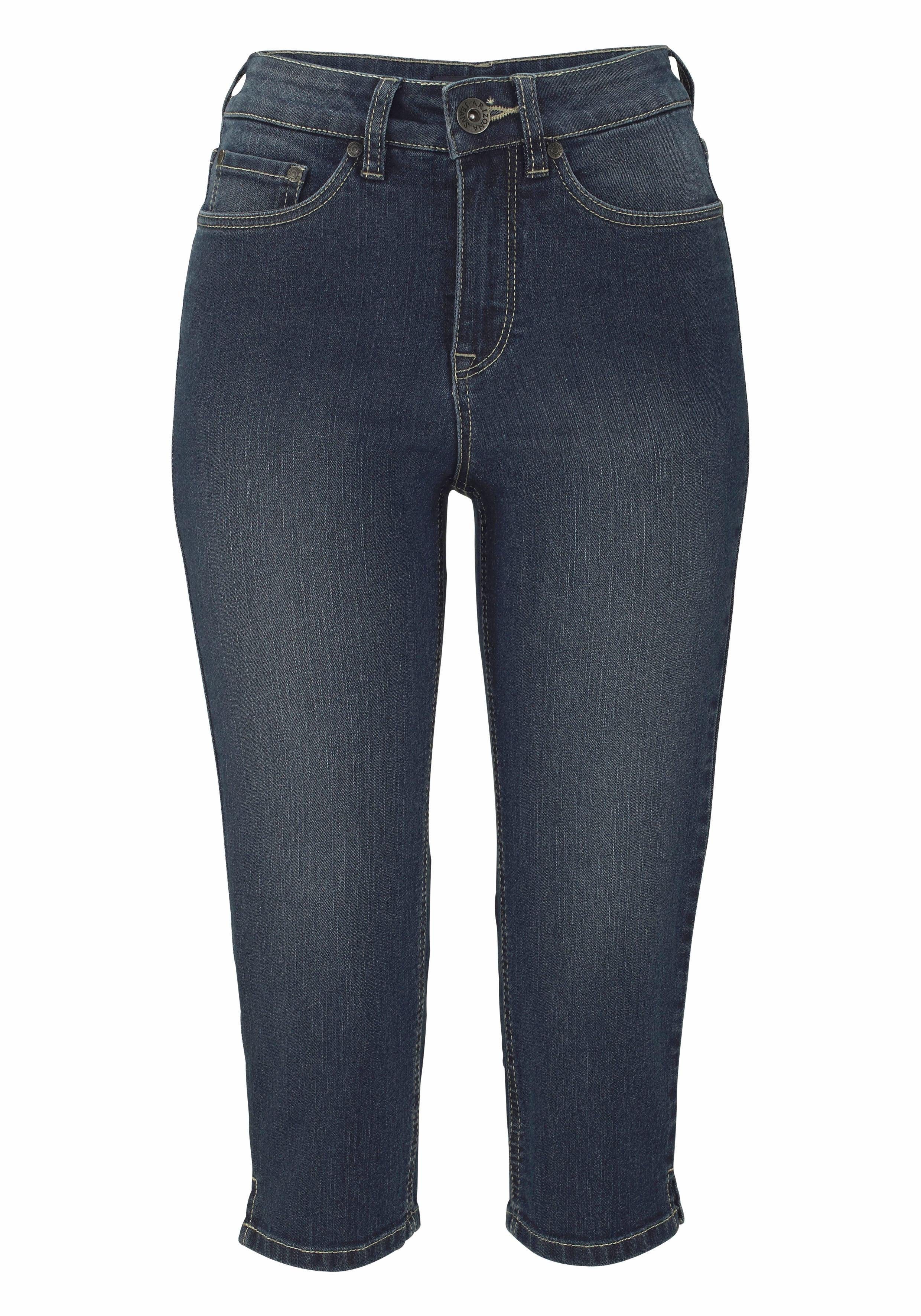 Caprijeans mit Schlitz am Saum