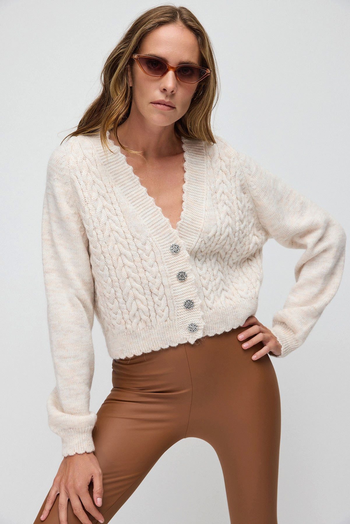 Blusenjacke Strickcardigan mit Steinverzierungen und Knöpfen
