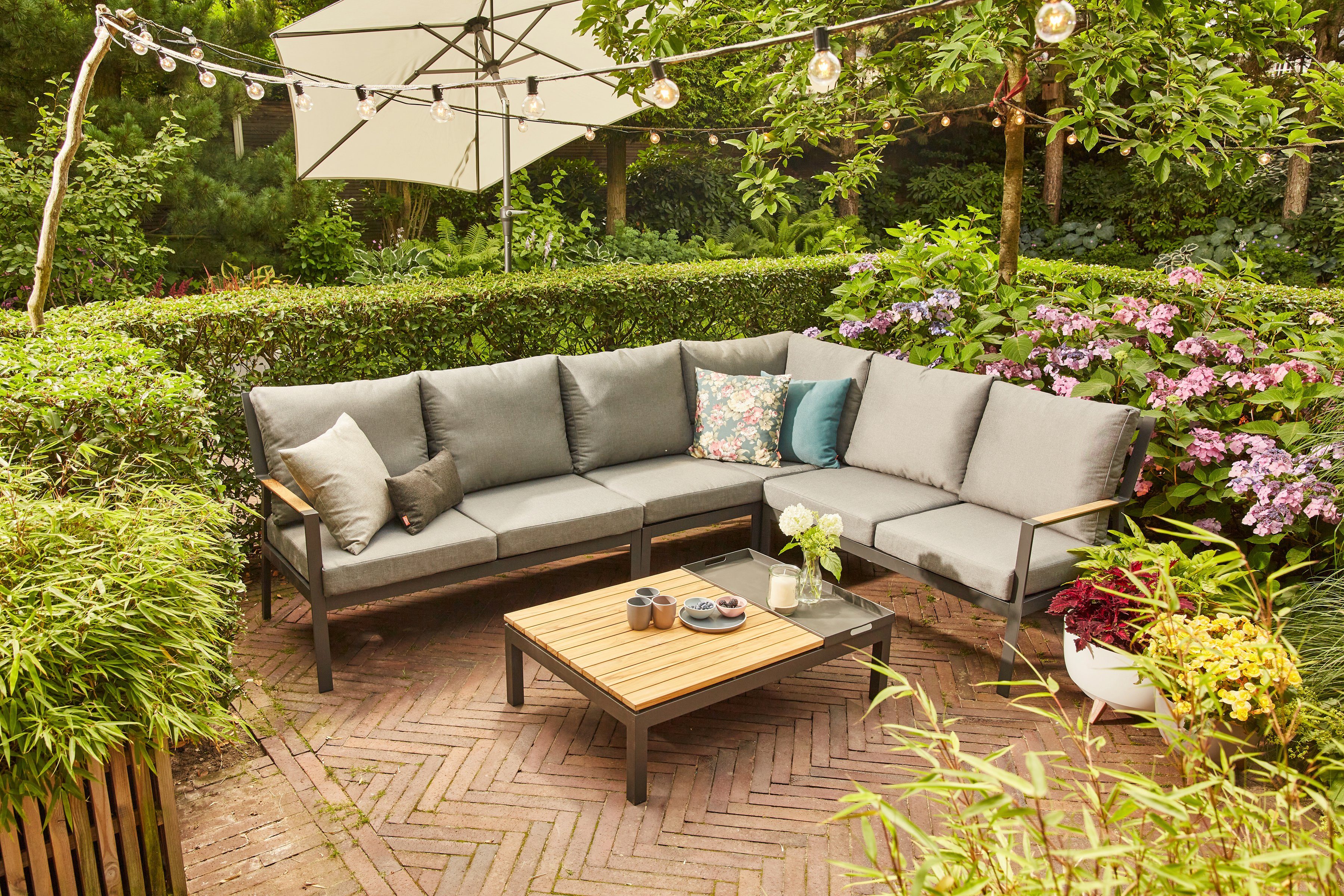 Siena Garden Gartenlounge Set Londra 5 tlg. 2x 2er Bank l r 1xModul Ecke 1xModul Mitte 1xTisch 102x73 5x31 5cm Aluminium Tischplatte Teak FSC 100 Inkl. Sitz und Ruckenkissen