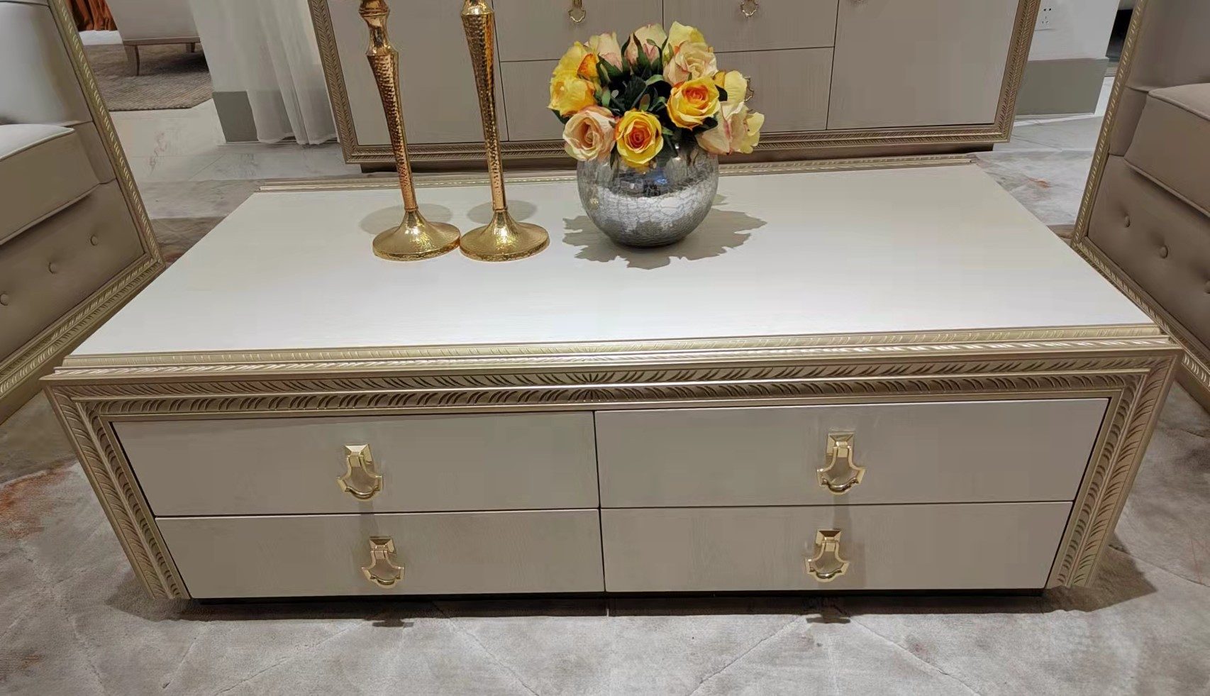 Xlmoebel Couchtisch Neuer eleganter Holztisch mit Schnitzereien im luxuriösen (1-St., Couchtisch), Hergestellt in Europa