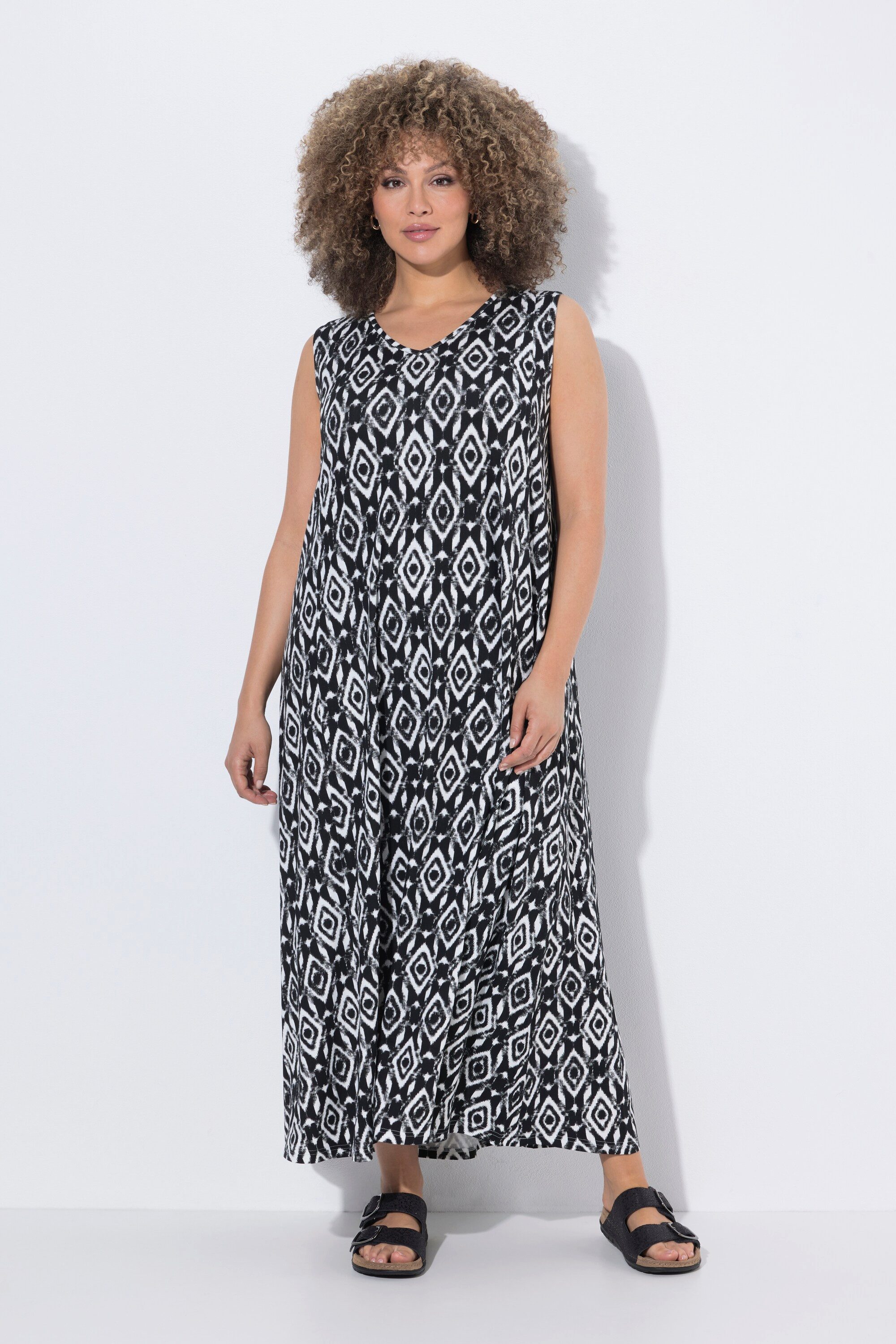 Ulla Popken Maxikleid Maxikleid grafischer Druck V-Ausschnitt ärmellos