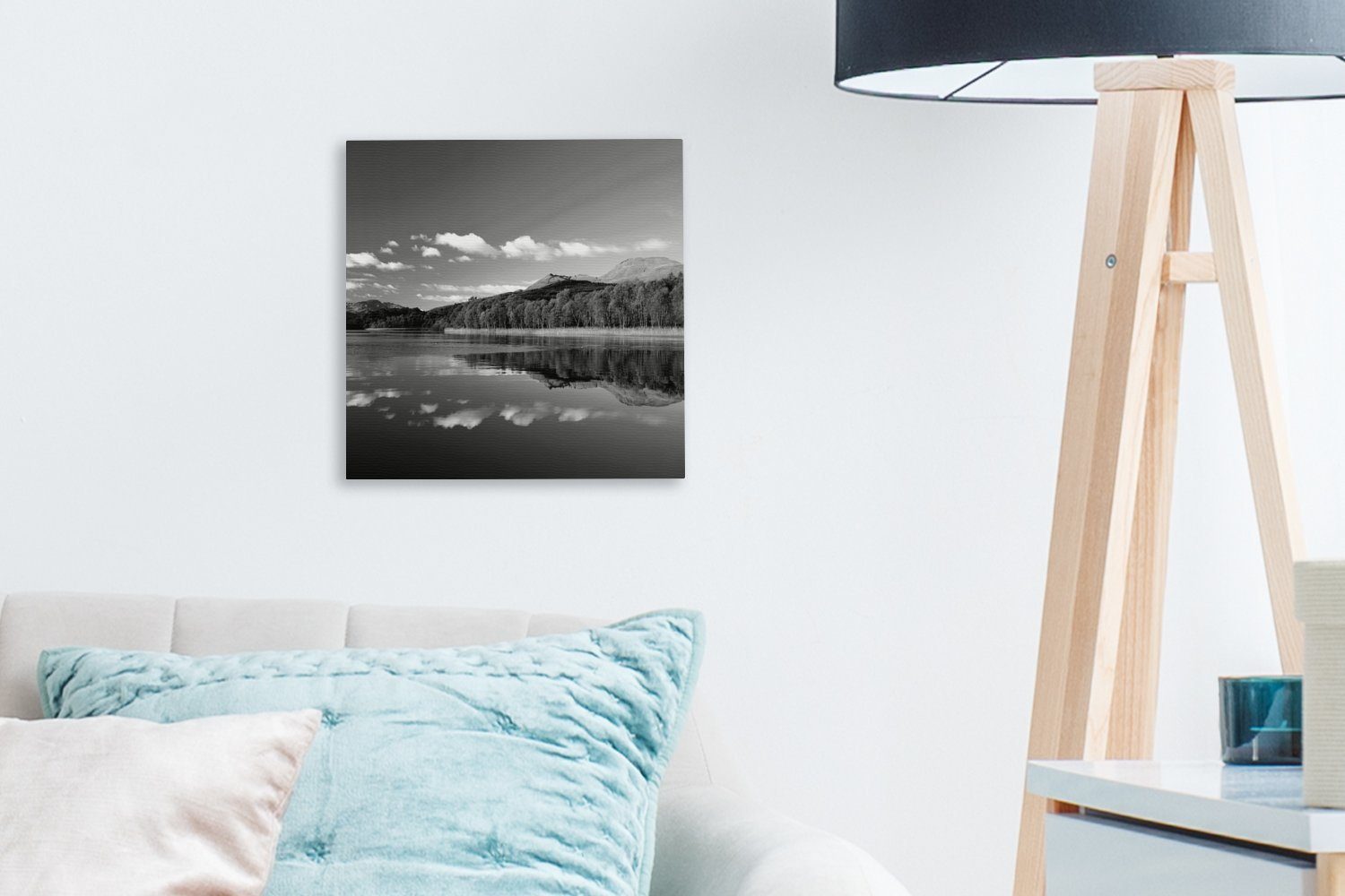OneMillionCanvasses® für Leinwand Schottland dem schwarz, See Wohnzimmer Bilder Leinwandbild Loch (1 über Lomond - Spiegelung Berge St), der in Schlafzimmer
