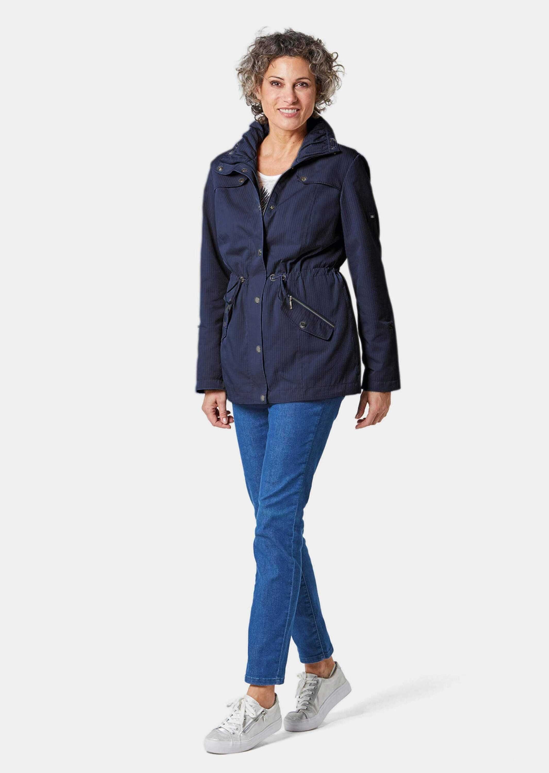 GOLDNER Allwetterjacke Longjacke mit Tunnelzug, Krempelärmeln Gemustertes Design und besonderer Kragenverlauf – Bild 2 von 5
