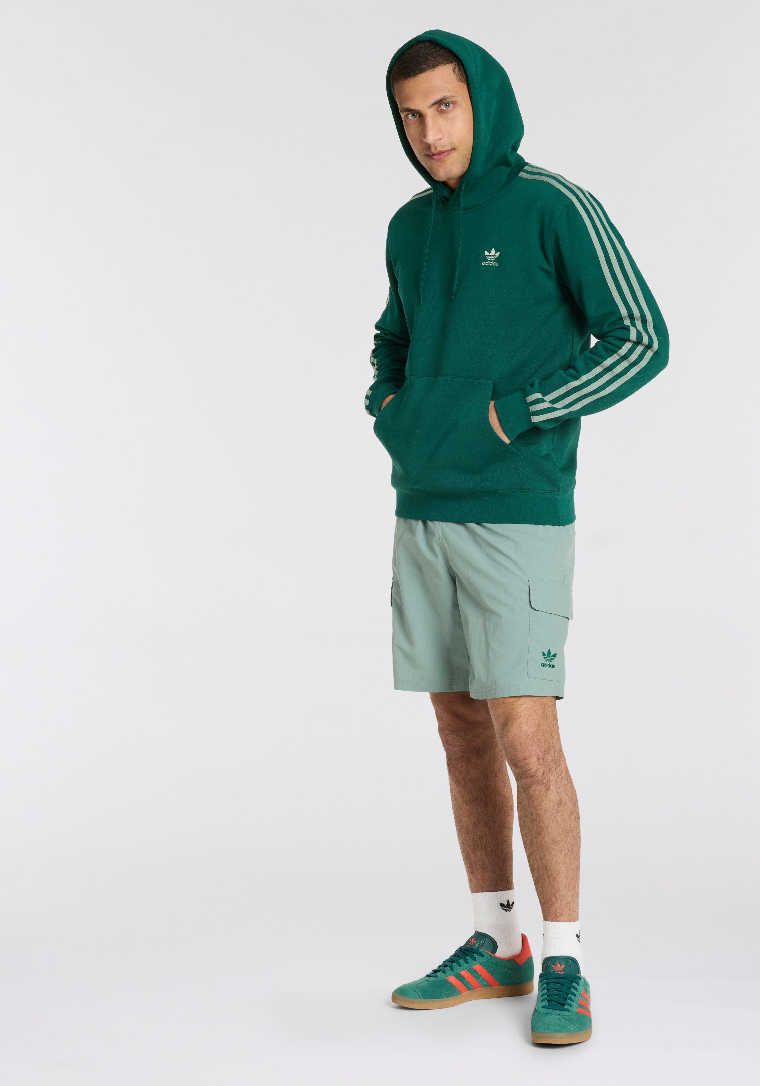Zum Outfit 7