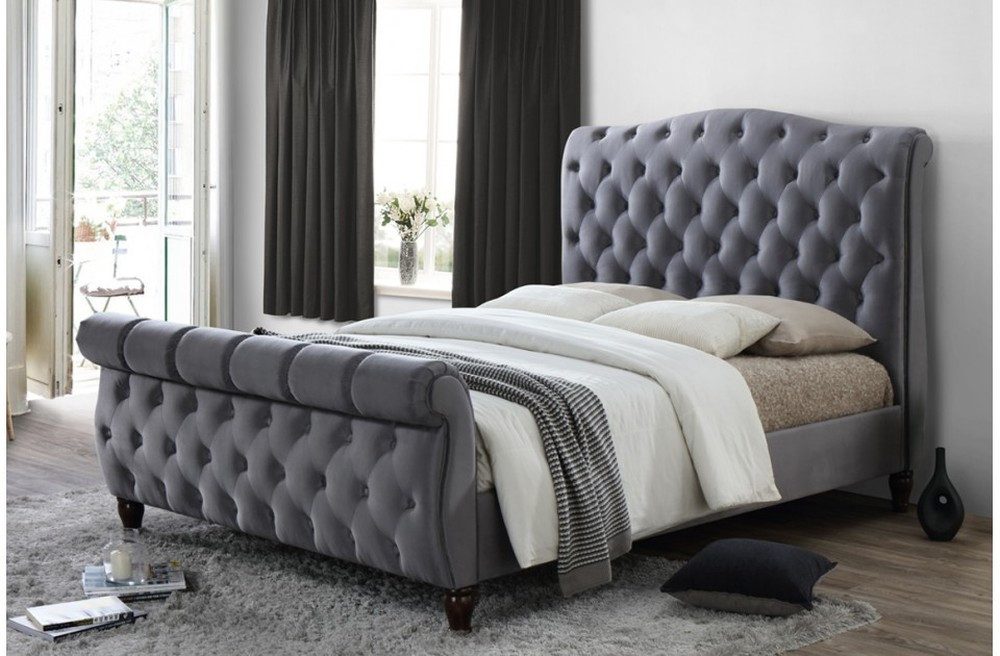 Polsterbett Klassisches Samt-Bett mit eleganter Polsterung und robustem Design