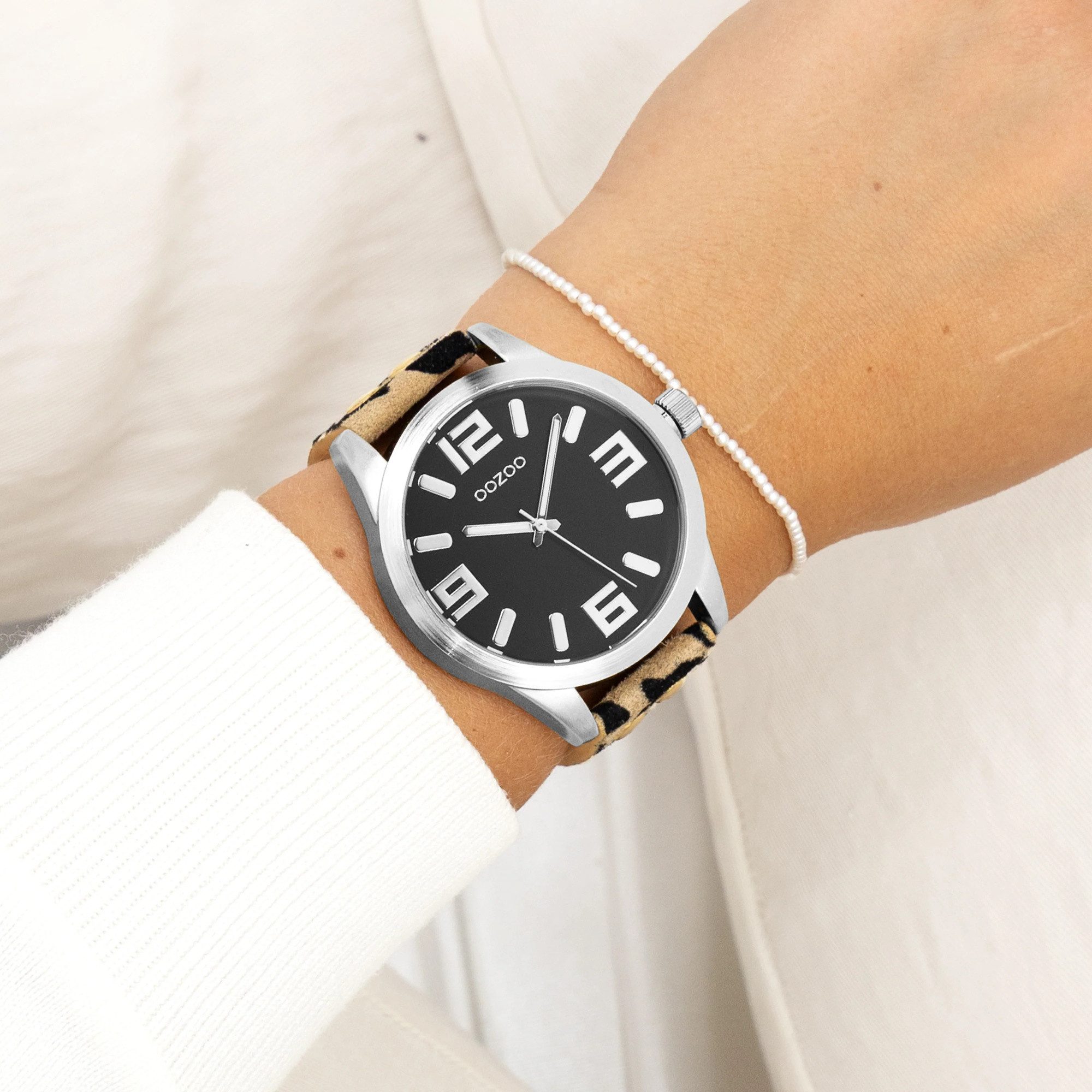 OOZOO Quarzuhr XXL Damenuhr C0901 – Schwarz – Animalprint-Lederband – 46 mm