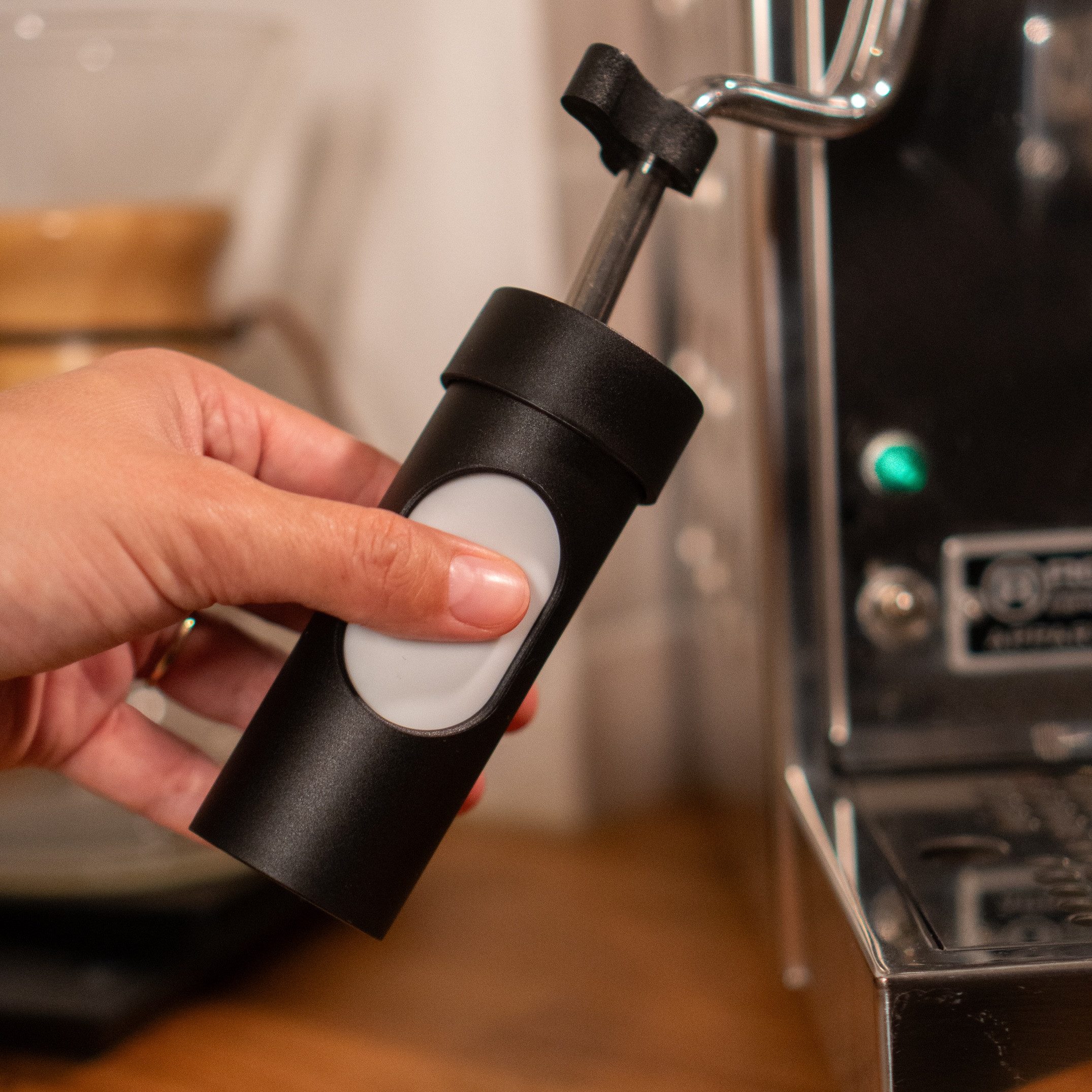 kaami. Barista-Set Flow Milchschaumdüsen-Reiniger Weiß