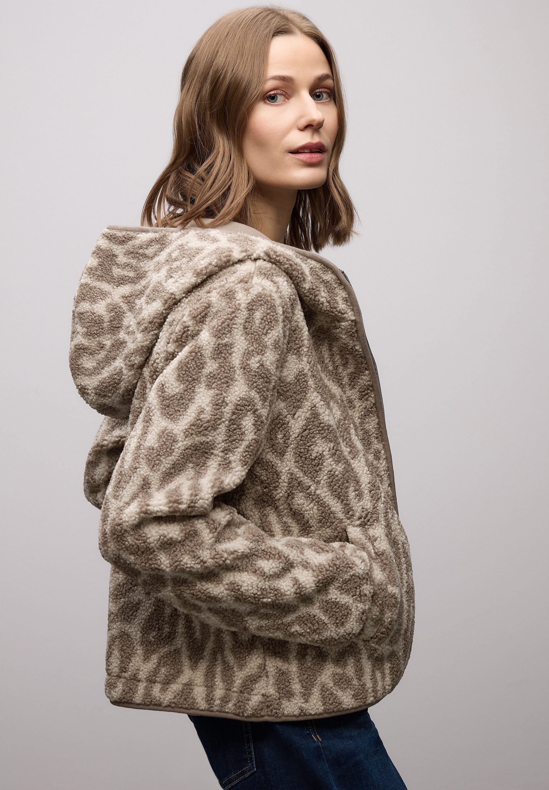 STREET ONE Kapuzenfleecejacke mit Kapuze und Leo-Allover-Print