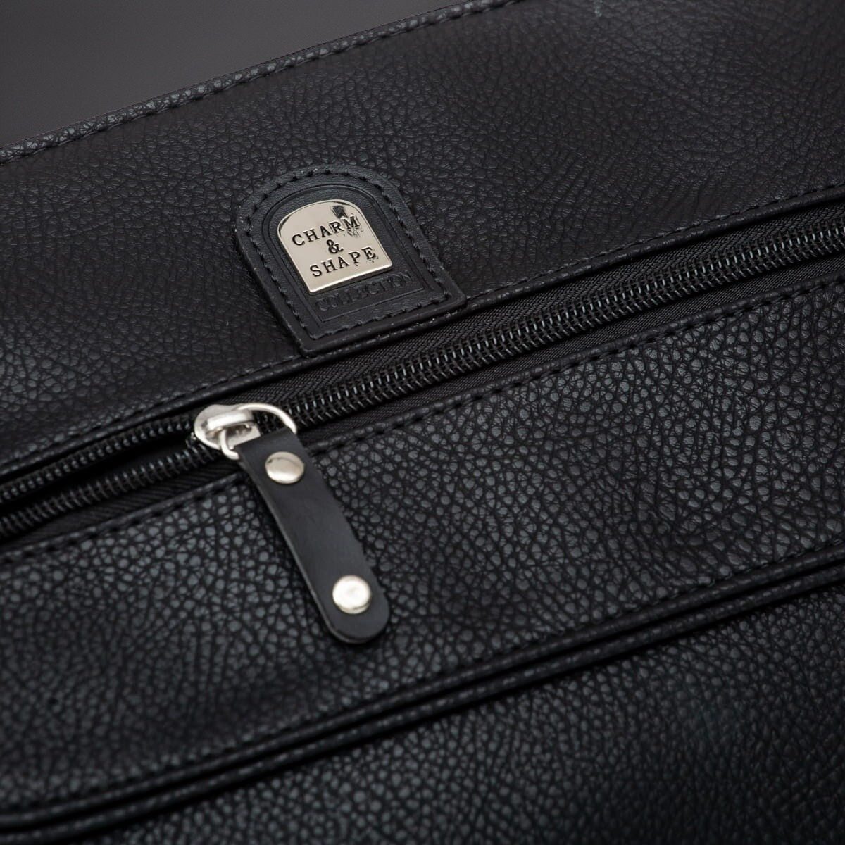 CHARM & SHAPE Handtasche Damen Schultertasche Schwarz Kunstleder A4 Mittel City (Charm & Shape Schultertasche Damen Mittel Kunstleder Schwarz Elegant, Damen Schultertasche Mittel Kunstleder Schwarz A4-tauglich), Außenfächer, Innenfächer, Trennwand, abnehmbarer Gurt, wasserabweisend