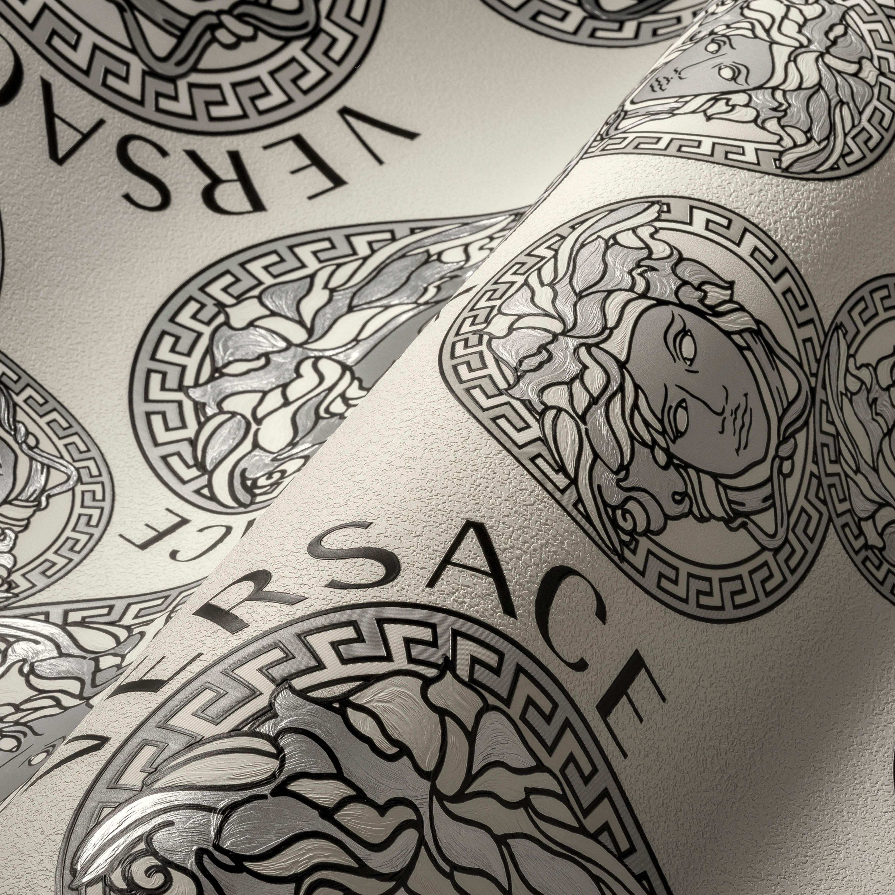 Versace Vliestapete Wallpaper Versace Medusakopf, Designertapete (1 leicht St), leicht weiß/schwarz/silberfarben 5 strukturiert, glänzend