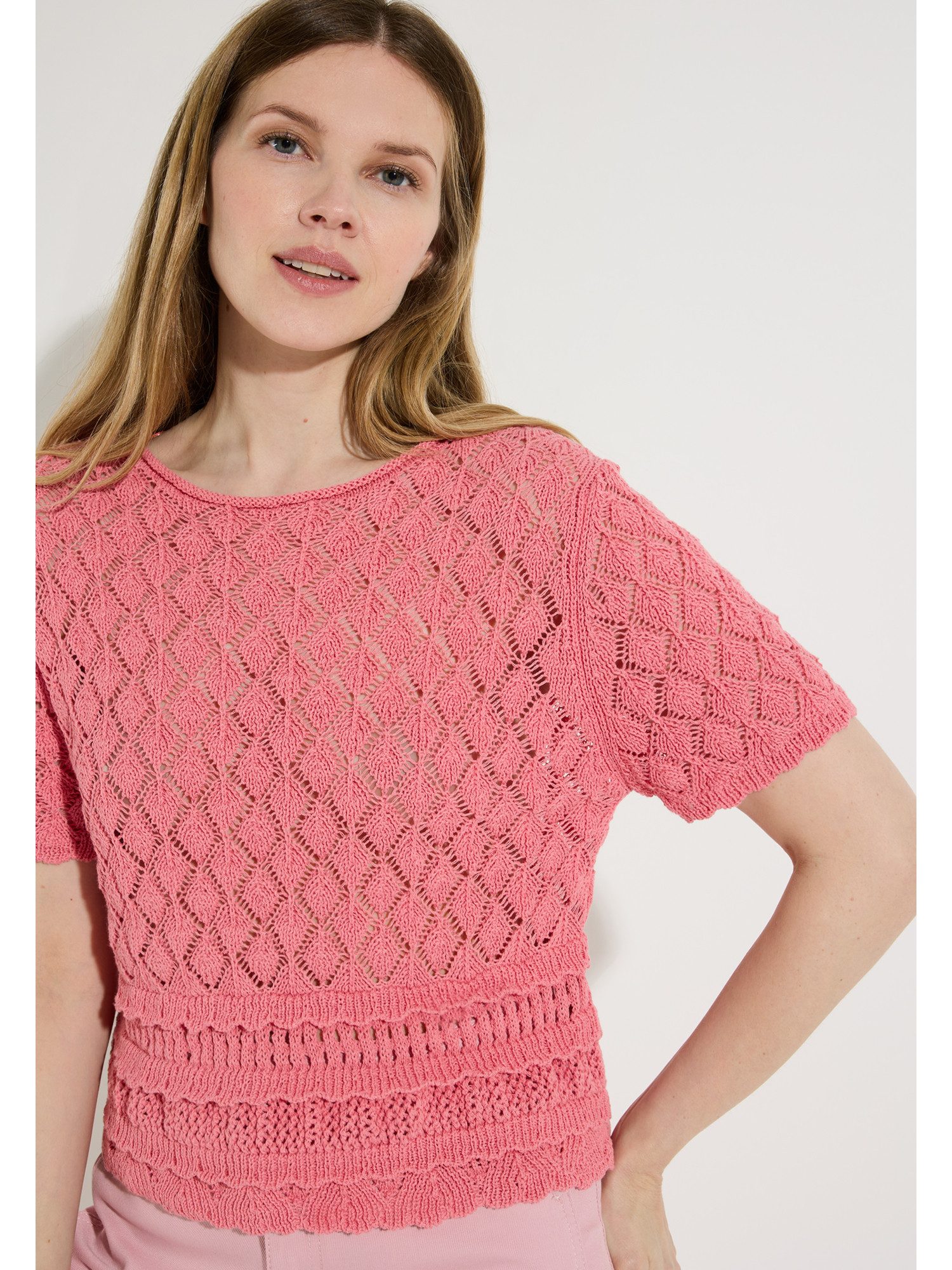 MORE&MORE Rundhalspullover kurzer, leicht transparenter Lochstrickpullover
