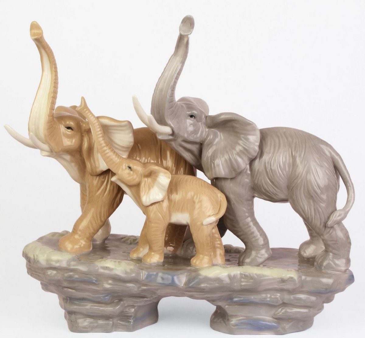 Elefantenfamilie 34 32,5 Luxus Casa Grau - / H. Beige Padrino Casa Dekofigur Luxus x Porzellan cm Deko x Skulptur Padrino 16,4