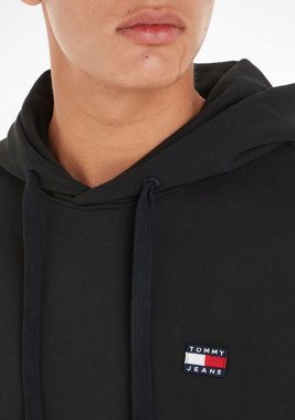 Tommy Jeans Kapuzensweatshirt TJM RLX XS BADGE HOODIE mit Tommy Jeans Stickerei