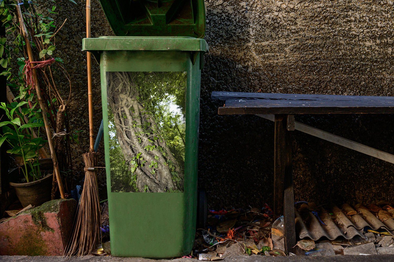 Sticker, Abfalbehälter großen Baum Wandsticker einem Eine Container, Hedera MuchoWow Mülltonne, St), Mülleimer-aufkleber, auf (1