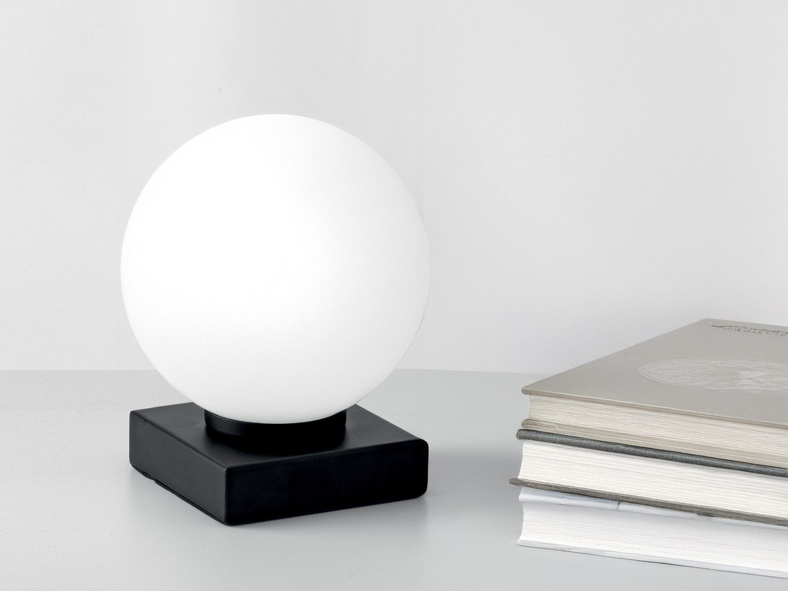 Luce Ambiente Design LED Nachttischlampe mit Glas-Kugel Lampenschirm Höhe 17,5cm, Dimmfunktion, LED wechselbar, Warmweiß, klein-e Retro Tisch-Lampe inkl. LED Leuchtmittel mit 3 Stufen Dimmer