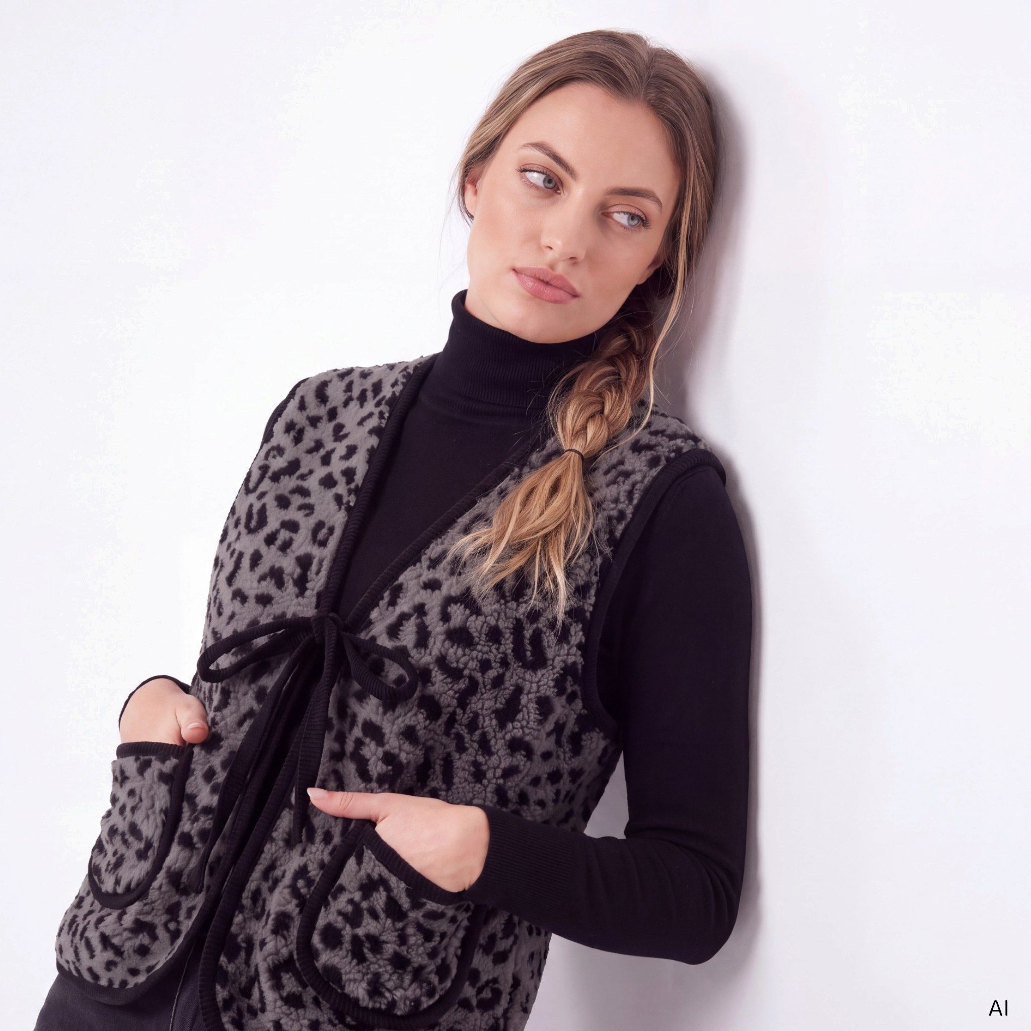 OriginalYou Kurzweste Damen Weste Leo Look Grau Teddyweste mit Schnürung auch in großen Größen erhältlich, Leo Look mal anders