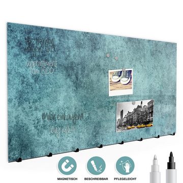 Primedeco Garderobenpaneel Magnetwand und Memoboard aus Glas Blaue Betonwand