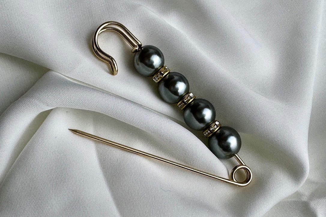 HIJABIFY Anstecknadel 2x Hijab Nadel Brosche Schal Clips mit Faux Strass und Perle (Set, 2 Broschen), Broschen mit Perlen und Strasssteinen. mehr