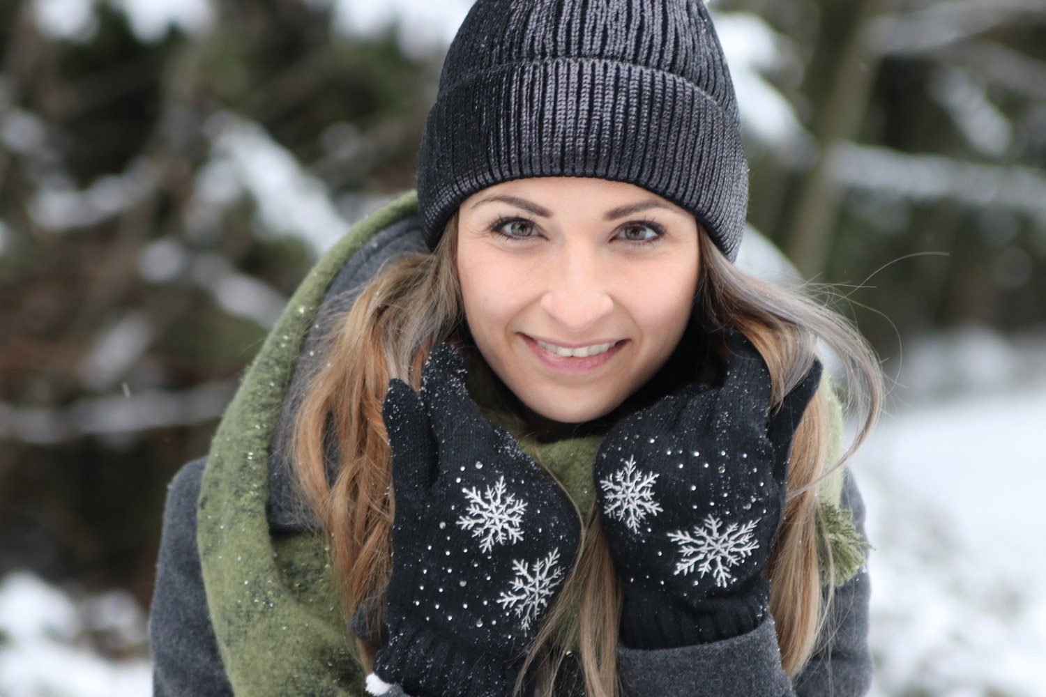 styleBREAKER Strickhandschuhe Strickhandschuhe mit Schneeflocke, Strass und Fleece (1-St)