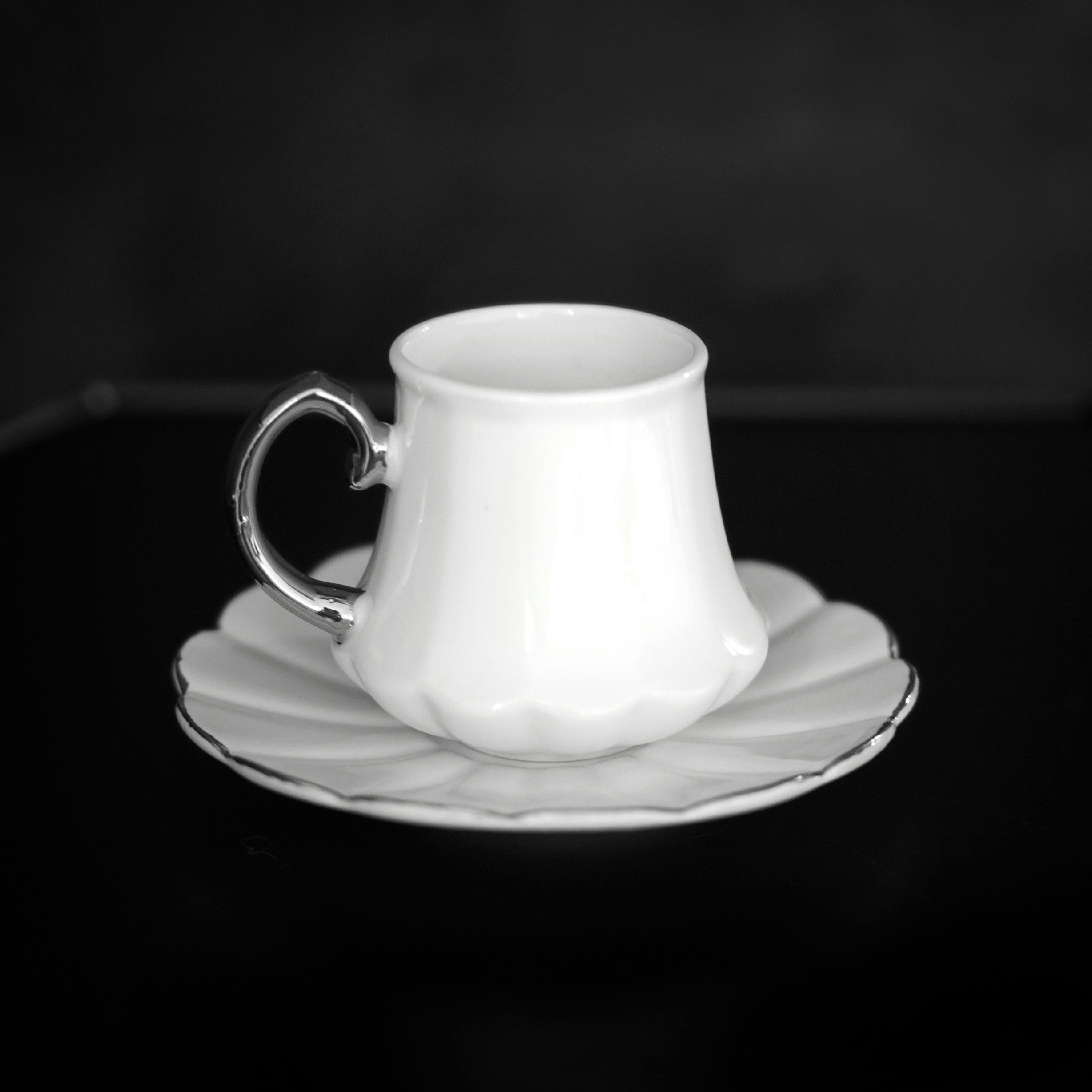Mulex Kaffeeservice 12-teiliges Mokkatassen-Set aus Porzellan - Weiß & Silber, 100 ml (12-tlg), 6 Personen, Porzellan, 6x Mokkatassen, 6x Untertassen – Bild 4 von 5