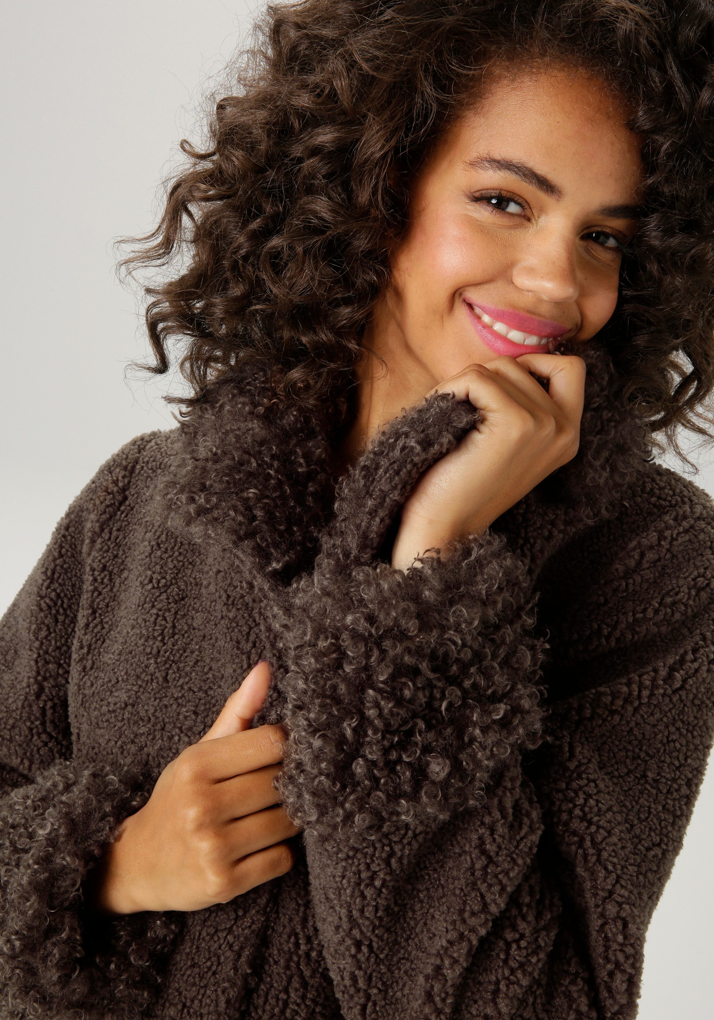 Aniston CASUAL Langmantel mit "Locken" am Reverskragen und den Ärmeln