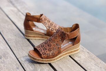 Remonte Keilsandalette, Sommerschuh, Sandale, Keilabsatz, mit floralem Laser-Muster