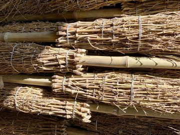Bambusbörse Straßenbesen Reisigbesen aus Bambus mit Stiel, Bambusbesen, Stallbesen, Hexenbesen, (5-tlg)