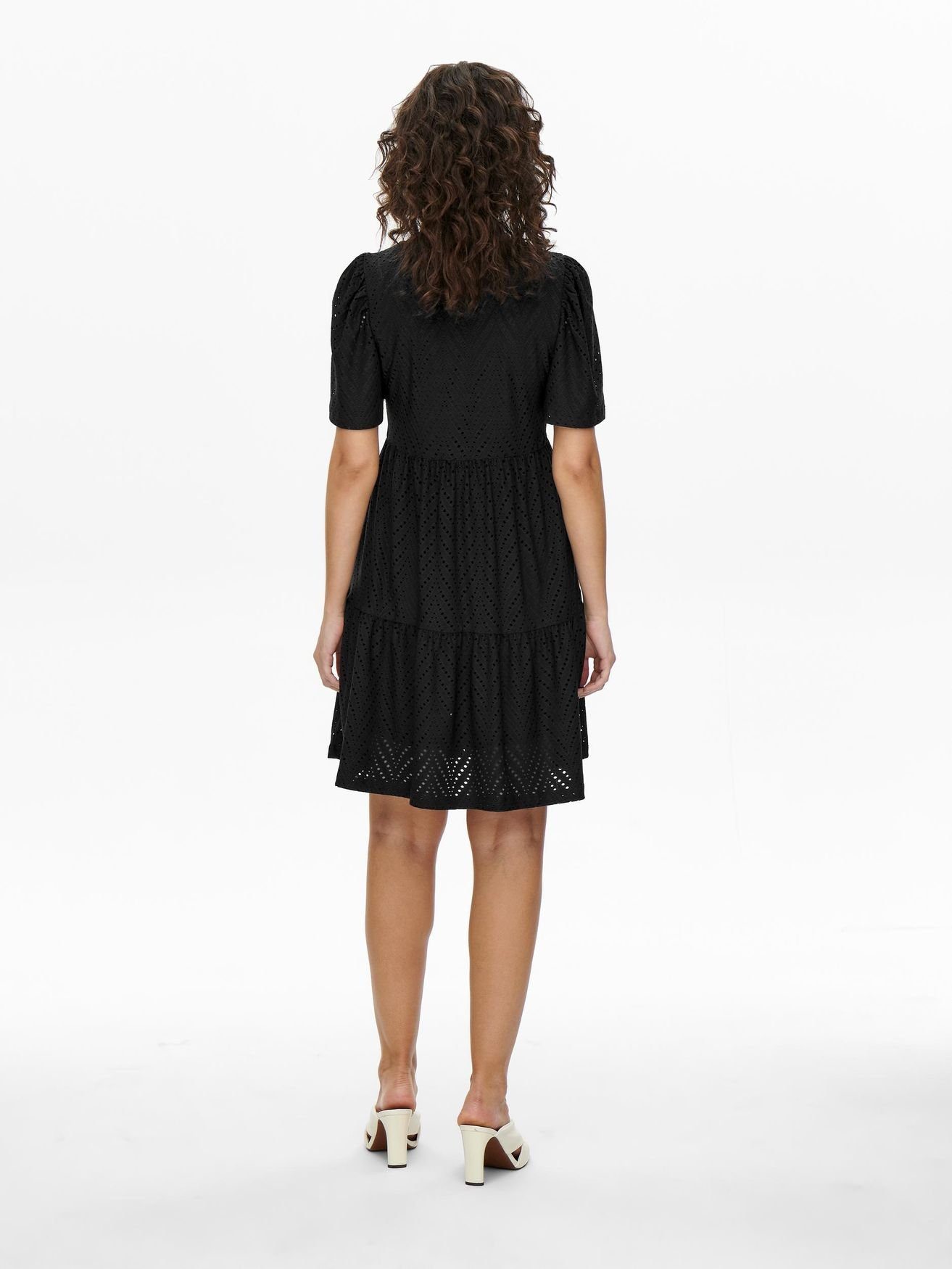 JACQUELINE de YONG Shirtkleid mit Lochstickerei günstig online kaufen