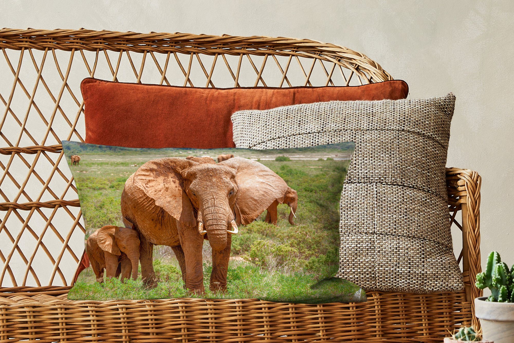 MuchoWow Dekokissen Dekoration, Dekokissen Gras, Elefantenmutter Schlafzimmer mit Baby im mit Wohzimmer Füllung, Zierkissen, ihrem