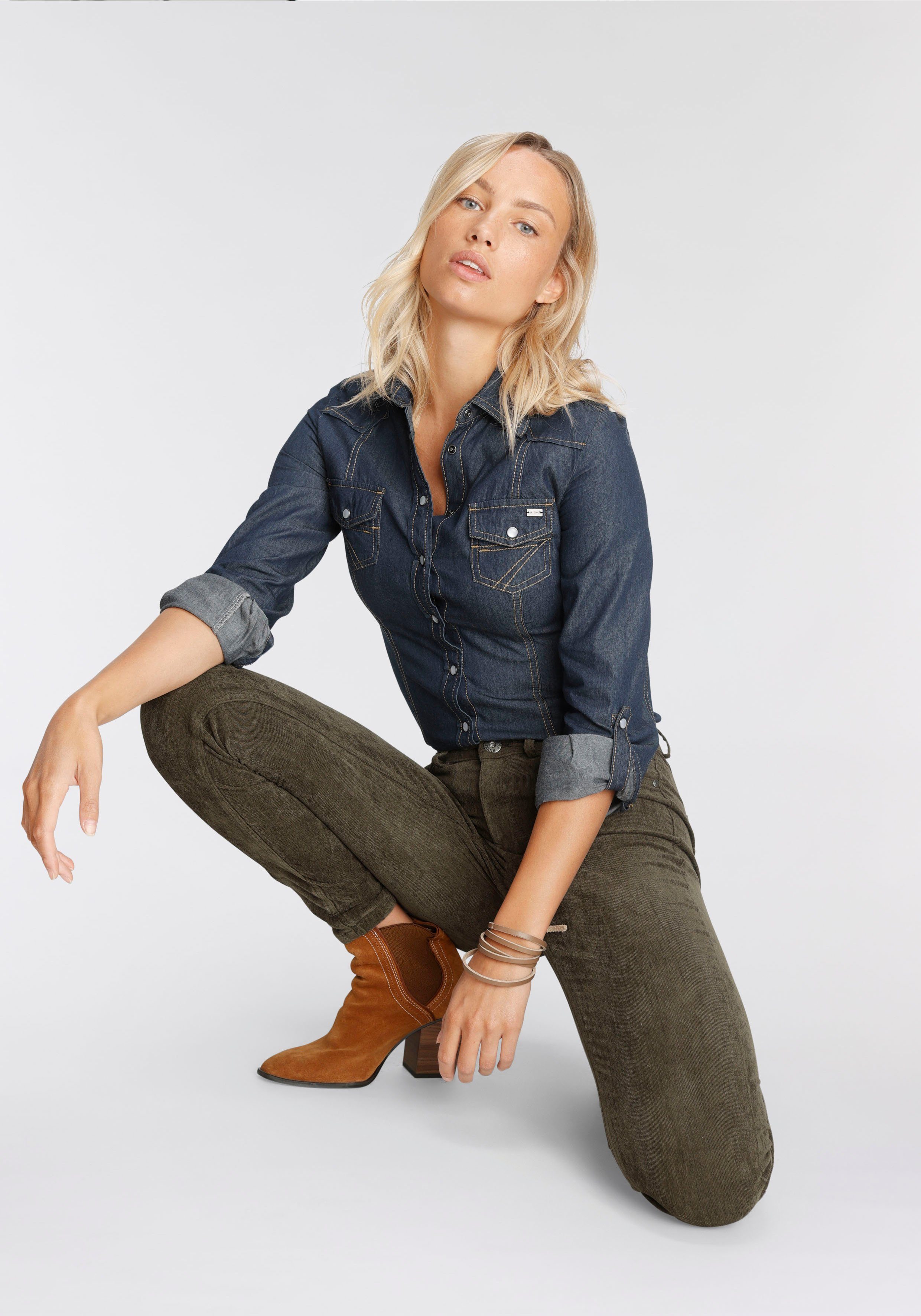 Arizona Jeansbluse mit Druckknöpfen in Perlmuttoptik und Krempelärmeln günstig online kaufen