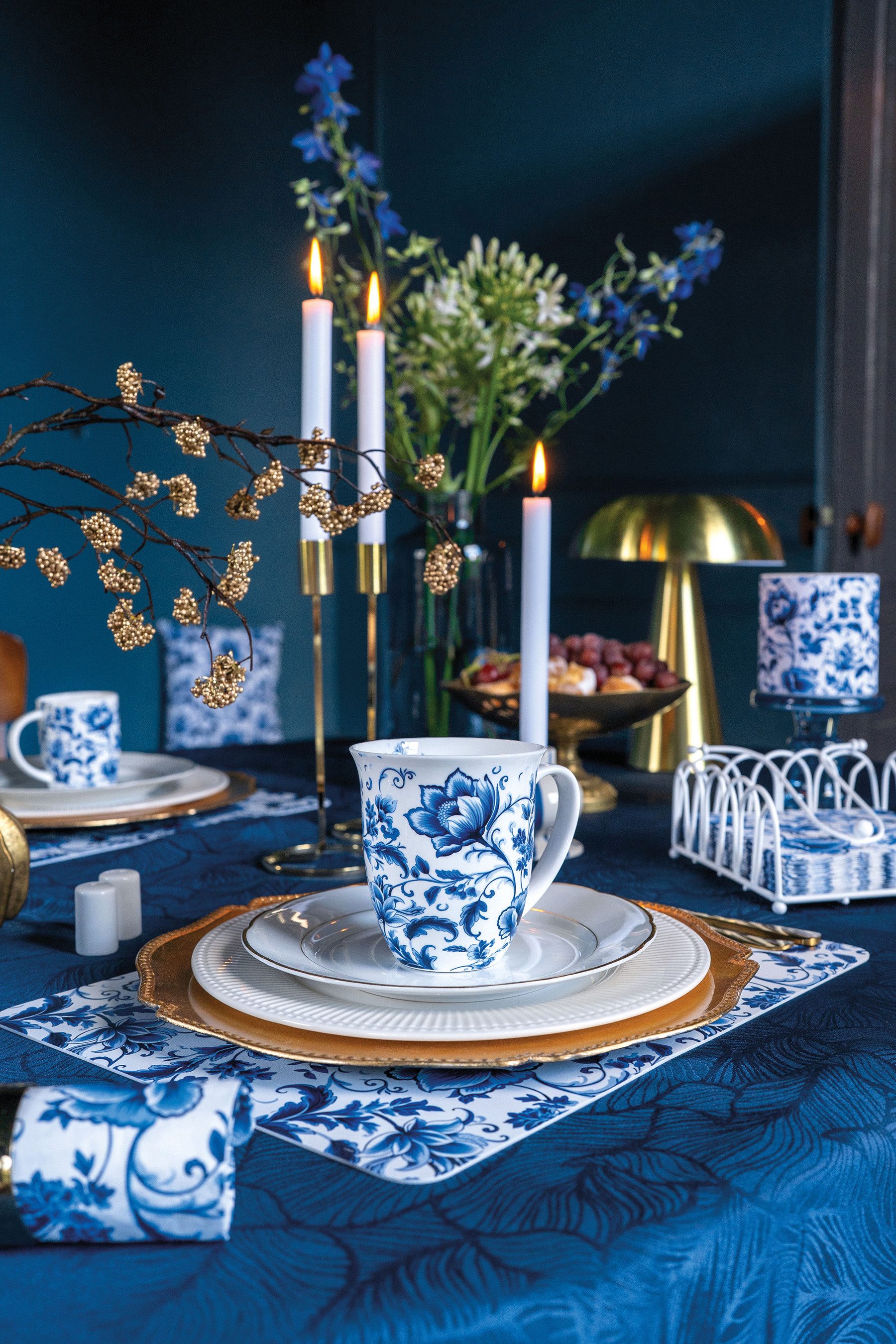 Ambiente® Kochschürze Delft Blue florals, (1-tlg., 1-teilig), Küchenschürze Nackenband ca.70x85cm Baumwolle