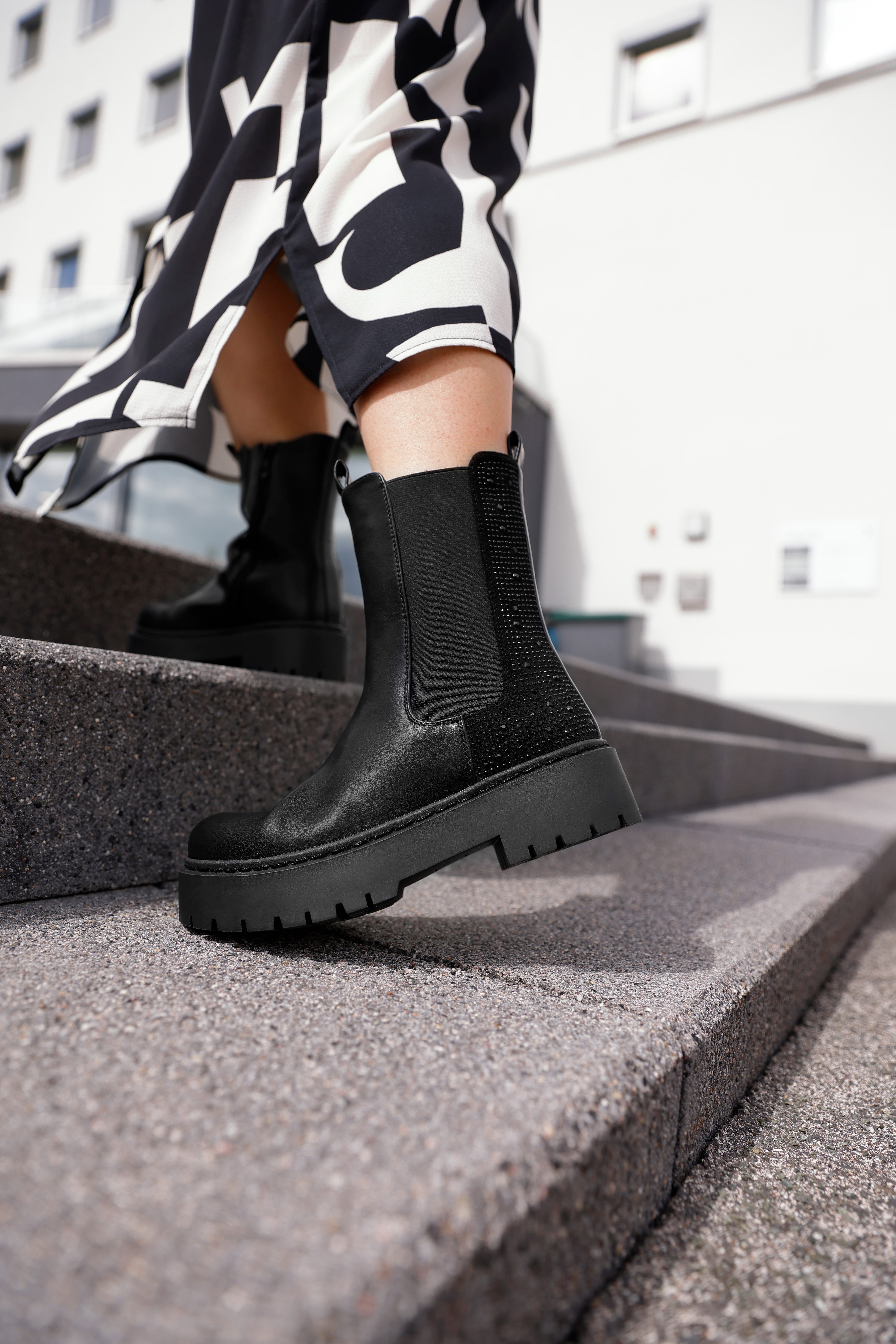 Aniston SHOES Chelseaboots Schlupfboots, Plateaustiefelette, mit Glitzerste günstig online kaufen