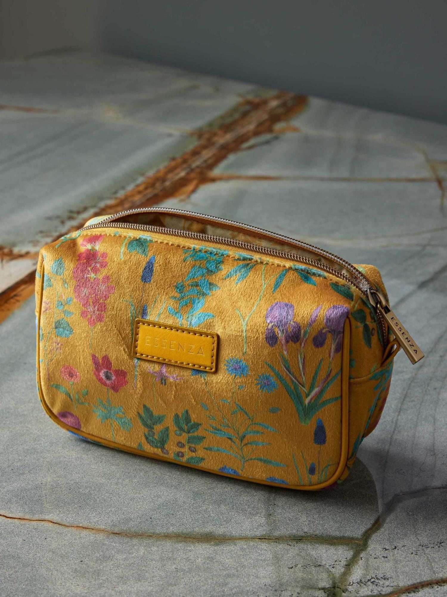 Essenza Kosmetiktasche Megan Marigold (1-tlg), aus Velours mit farbenfrohem Blumenprint