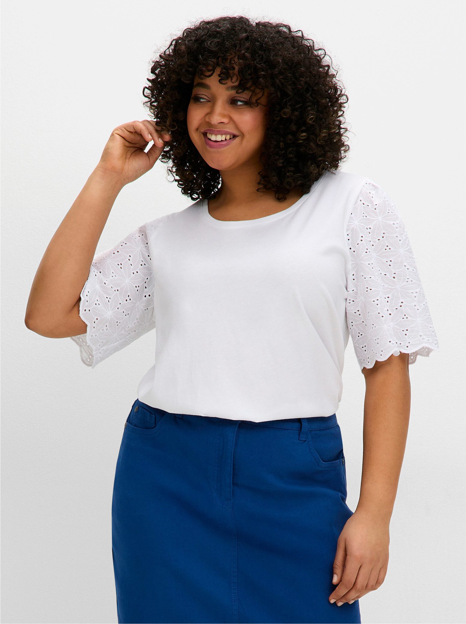 Sheego T-Shirt Rundhalsshirt . mit Flügelärmeln aus Lochspitze günstig online kaufen