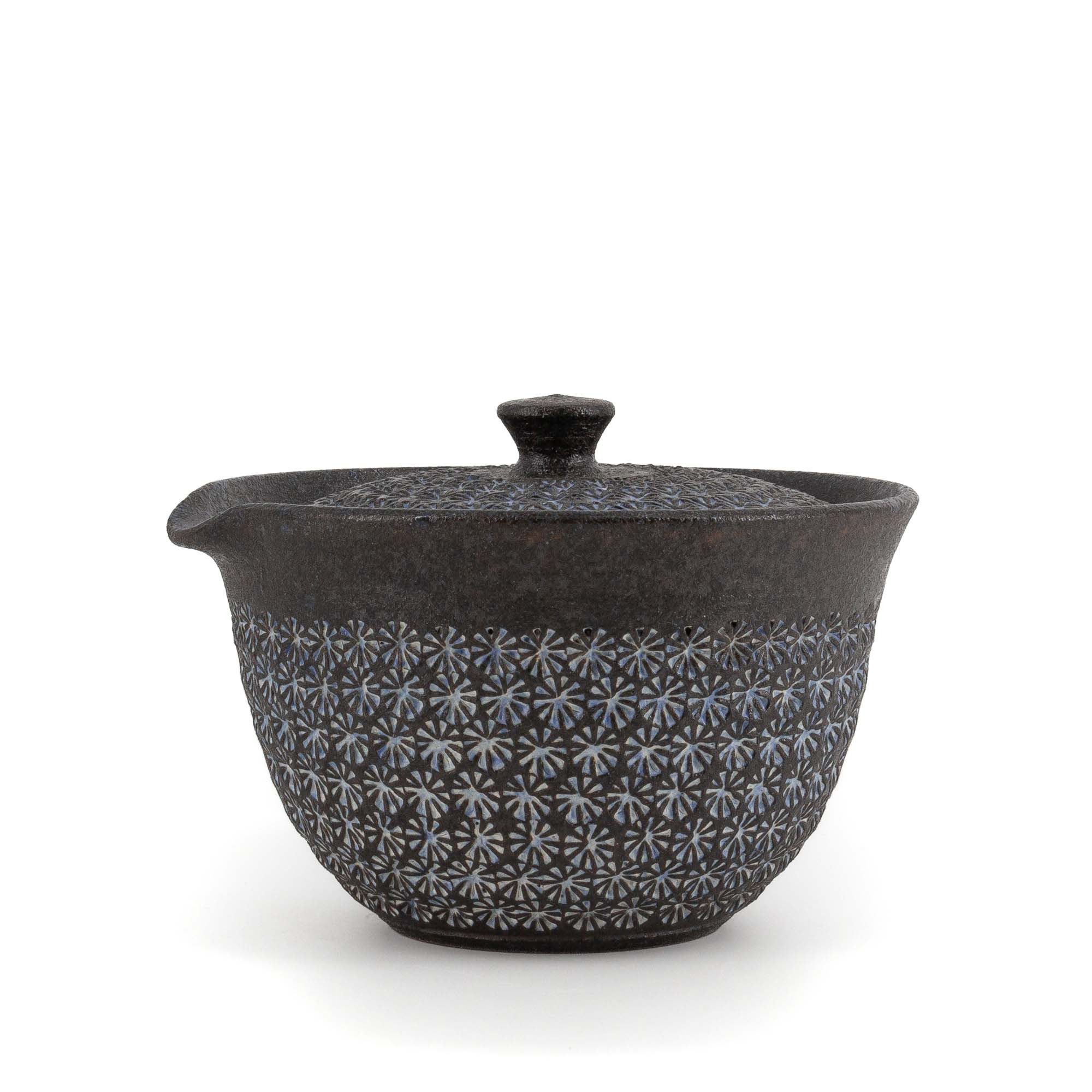 teayumi Teekanne NANBAN MISHIMAZUME Kyusu Keramikkanne 280 ml Schwarz Blau, 280 l, (2-teilig), Integriertes Tonsieb