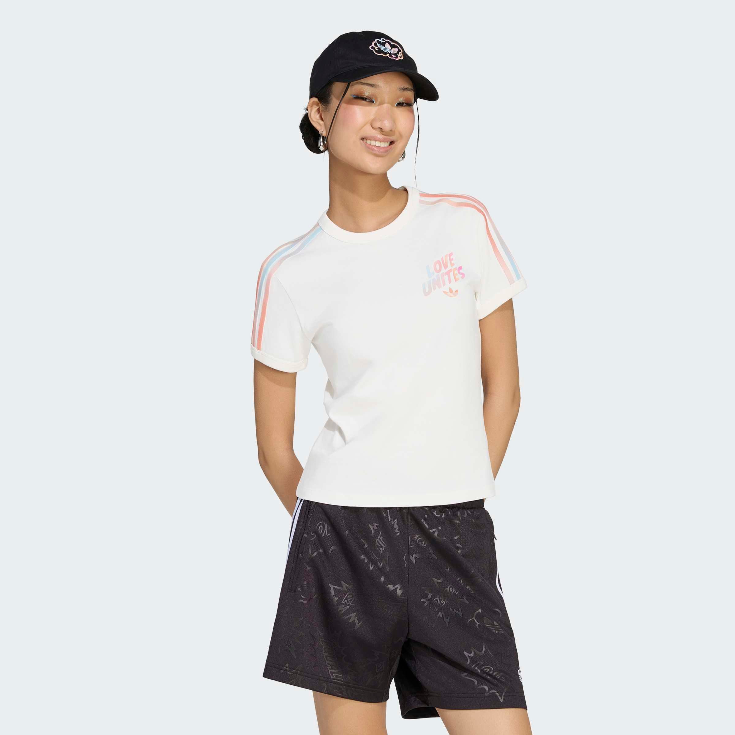 adidas Originals T-Shirt PRIDE GFX TEE für Erwachsene, mit Rundhalsausschnitt, ohne Verschluss, aus Baumwolle