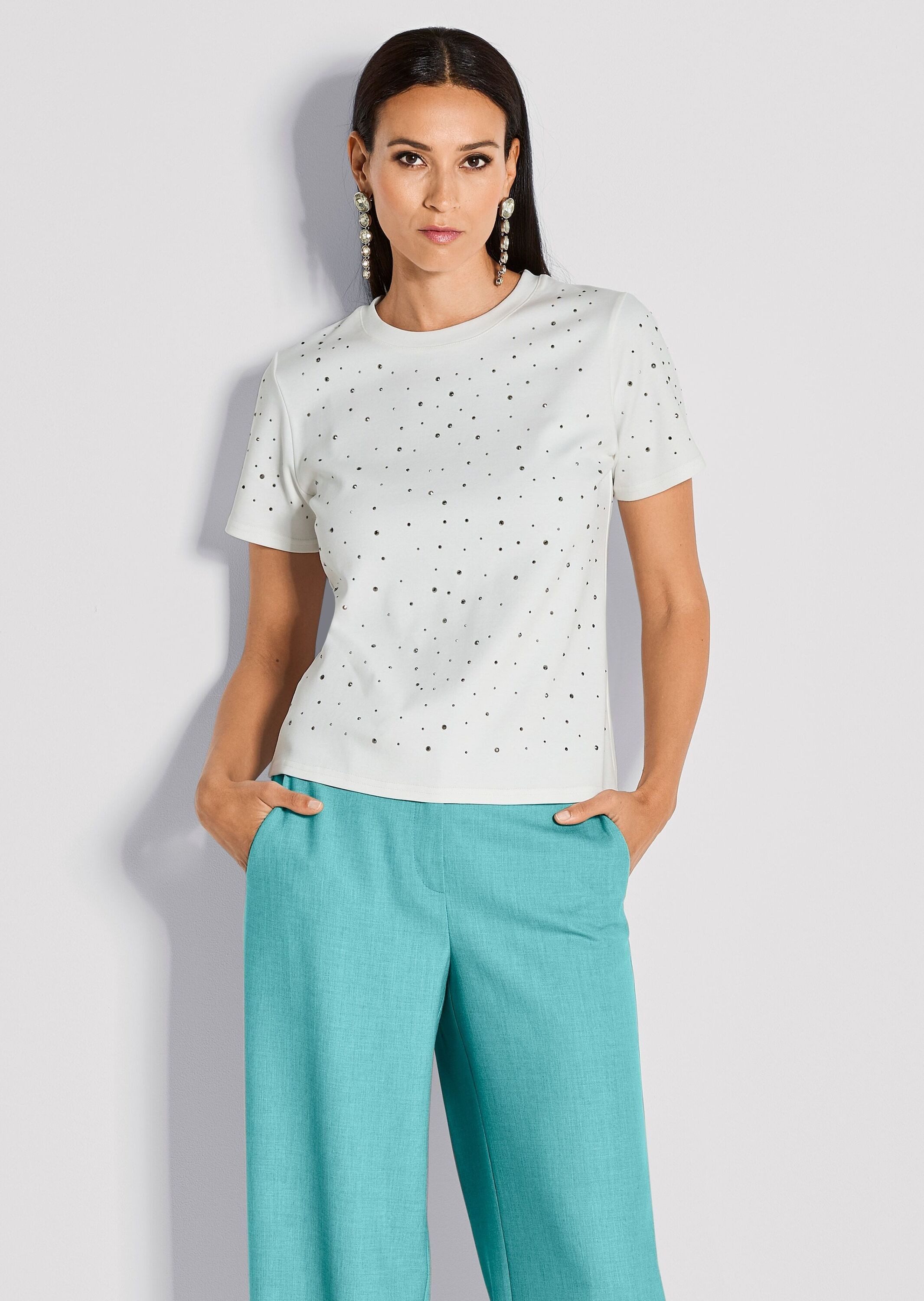 MADELEINE Kurzarmshirt Luxuriöses Shirt mit Strassakzenten Rundhals, funkelnde Details und kurze Ärmel