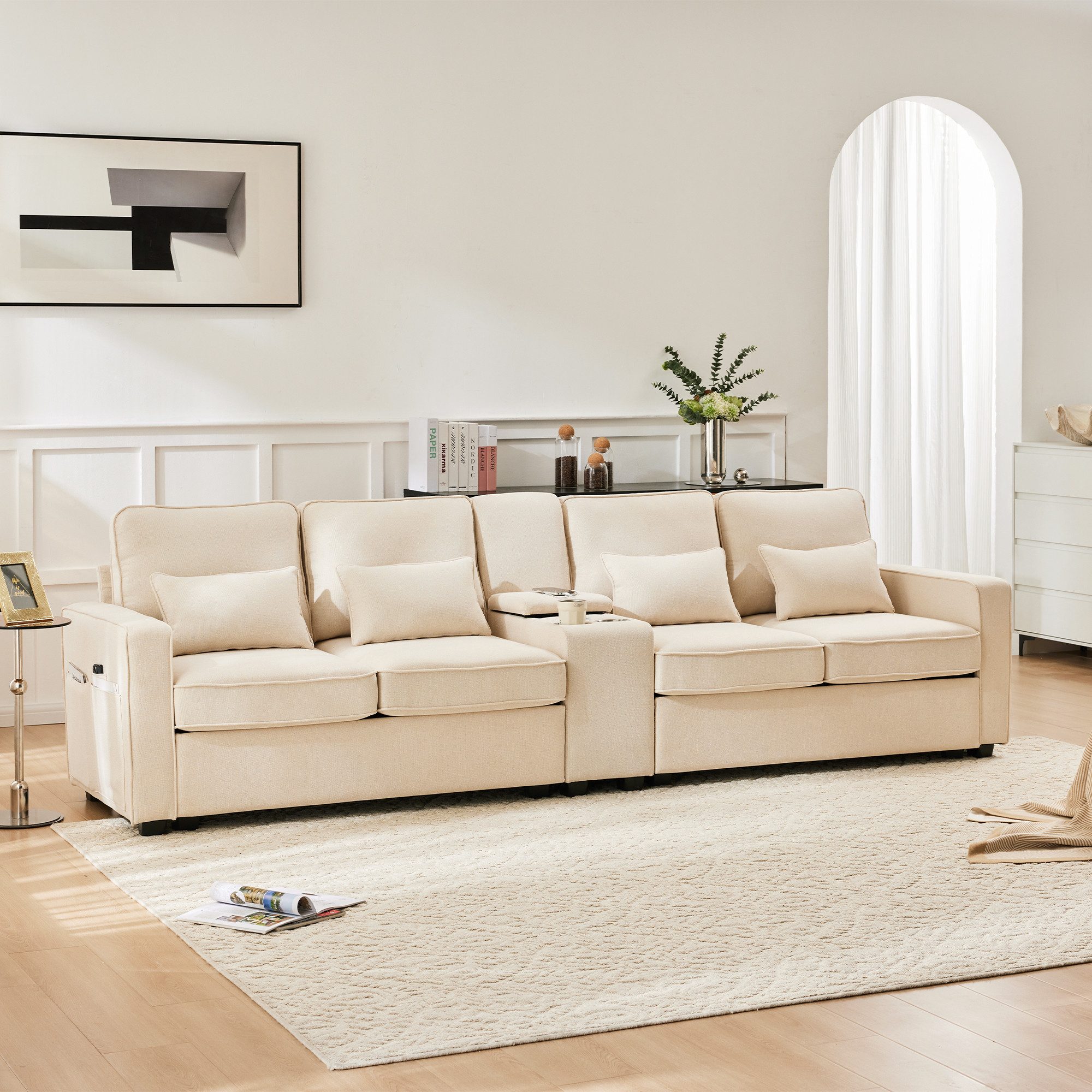 MODFU Sofa 4-Sitzer-Sofa aus Leinenstoff, mit Konsole, 2 Getränkehaltern, 2 USB-Anschlüssen zum Aufladen mit Kabel, mit Armlehnentaschen und 4 Kissen, einfaches Sofa für Wohnzimmer, Wohnung, Büro