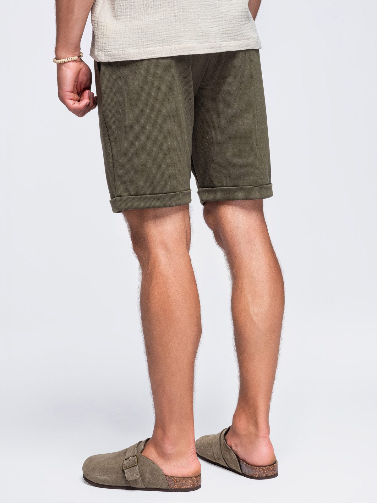 OMBRE Chinoshorts Herren Chino-Shorts mit elastischem Bund Oliv M (kein Set, 1-tlg) in Unifarbe – Bild 4 von 5
