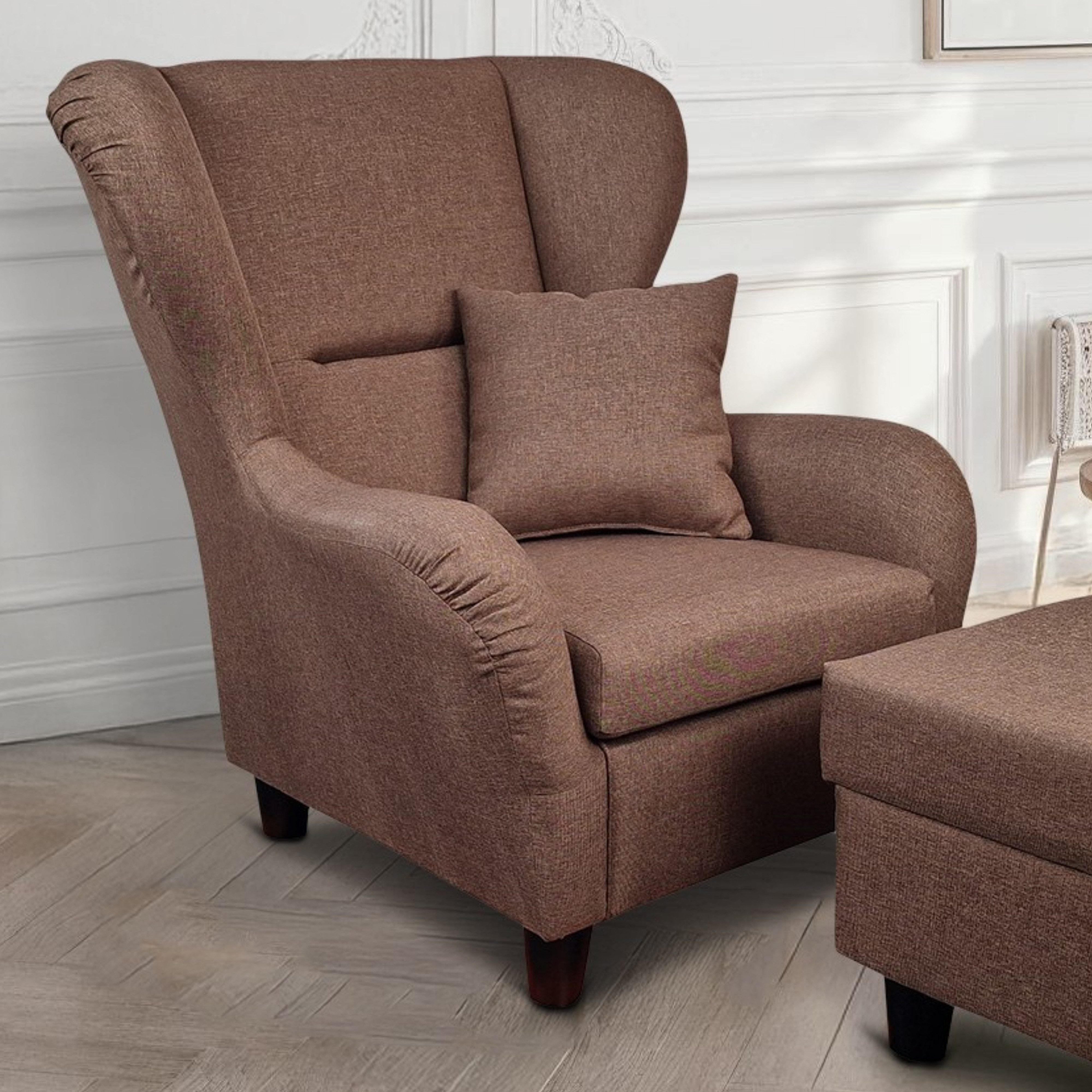 luma-home Ohrensessel 18003 (mit Hocker und Zierkissen, Wellenunterfederung, B90/H98/T76 cm), Lesesessel mit Echtholzfüßen, Bezug Strukturstoff in Braun