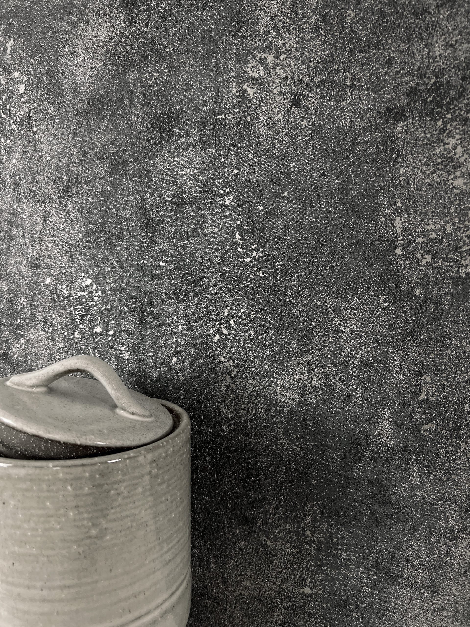 Newroom Vliestapete Perseus Moonlight Tapete Betontapete Beton,Zement,Leicht glänzend, Anthrazit Tapete Modern Beton - Betonwand Betonoptik Graphit Silber Uni Industrial Zement Leicht glänzend für Wohnzimmer Schlafzimmer Küche, Betonwand